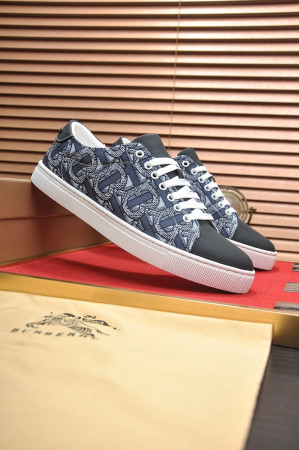 ua B**rry sneakers