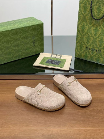 ua G*u*i slipper