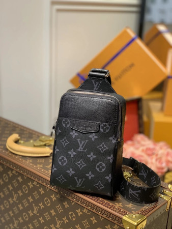 LV OUTDOOR SLINGBAG M30741