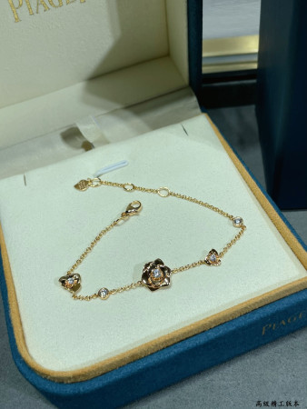 Piaget polished gold flower Bracelet
