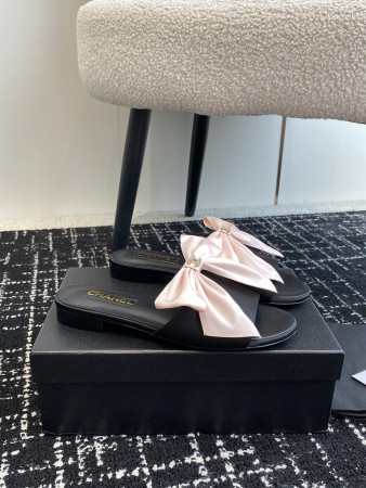 ua Ch*el women's slides