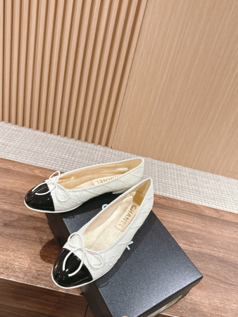 ua Ch*el ballet flats