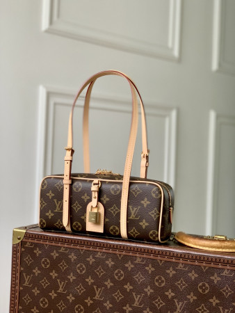 LV Hang On M47031 26x11.5x6.5cm