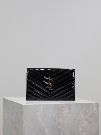Y*L cassandra woc envelope chain wallet in patent leather 19 x 12.5 x 3.5cm
