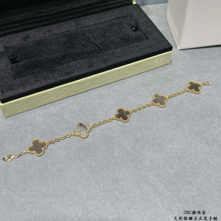 V*N CL*F & arpelsnatural silver obsidian five-flower four-leaf clover bracelet(no refund or exchange)