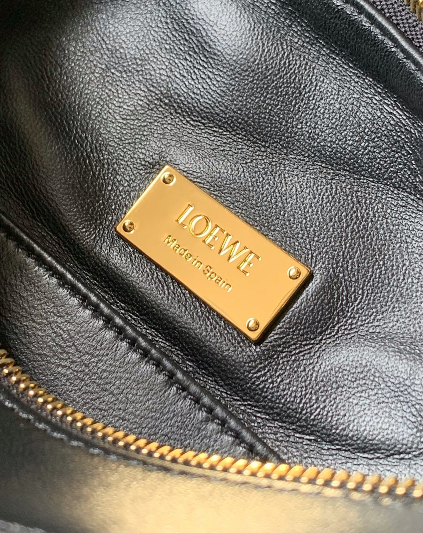 L0ew* small featherlight puzzle bag in nappa lambskin 16.5x24x10.5cm