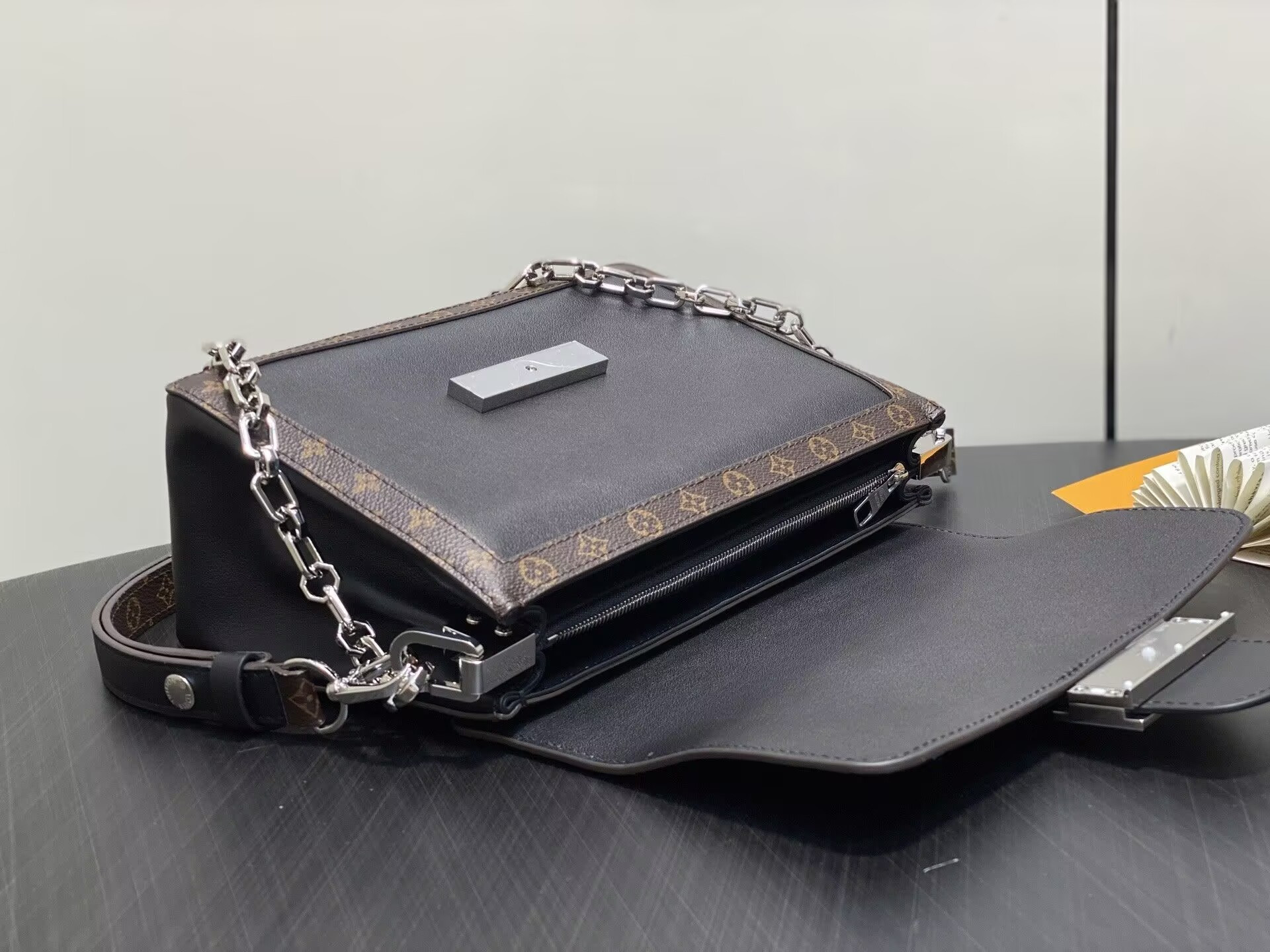 LV Dauphine Soft MM M13450 24 x 17 x 9 cm