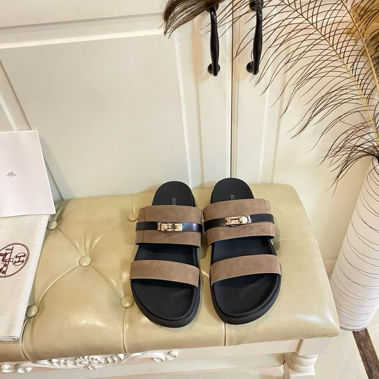 ua H**me5 jackson sandal