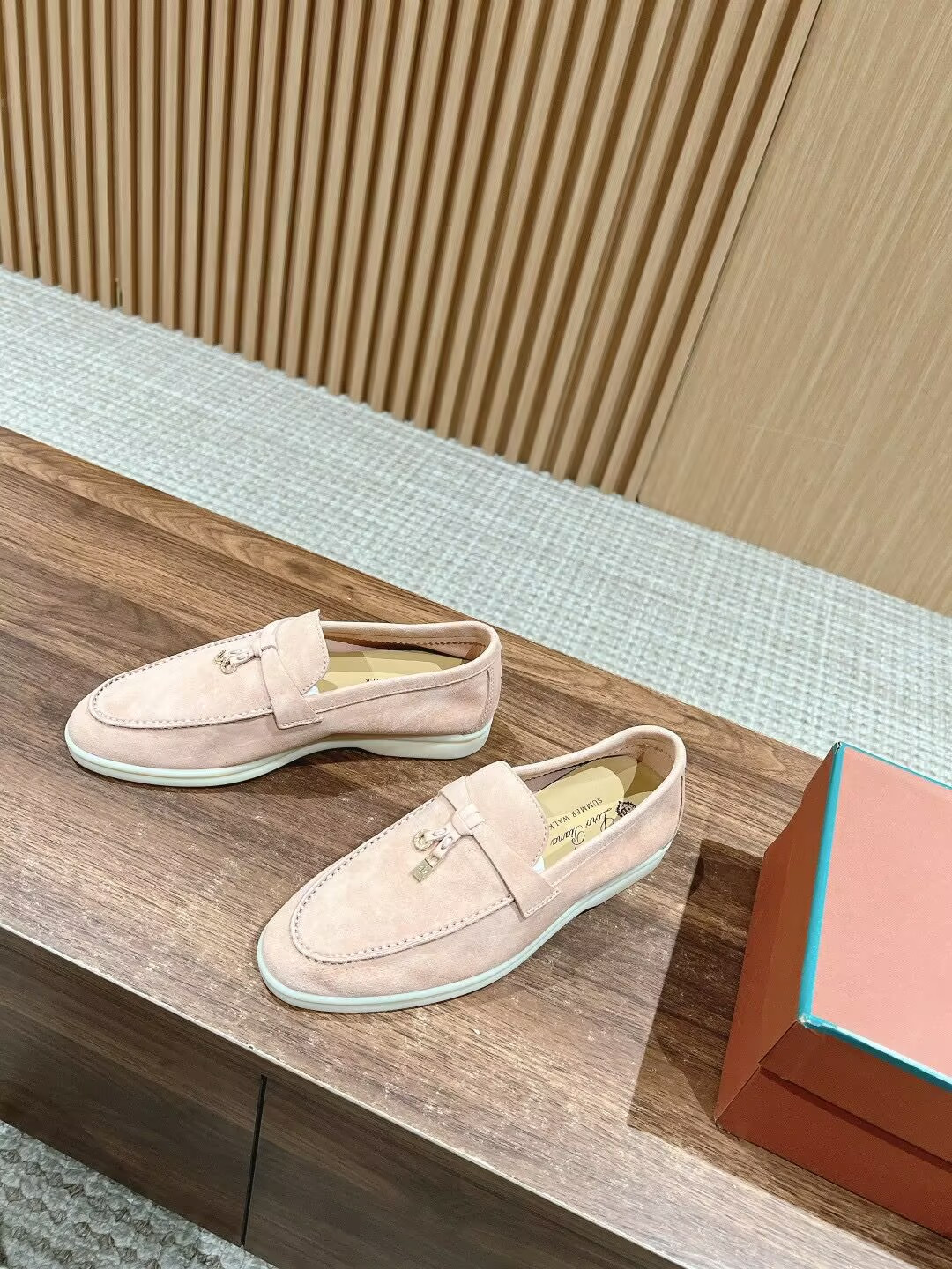 ua L**o p*ana summer charms walk loafers