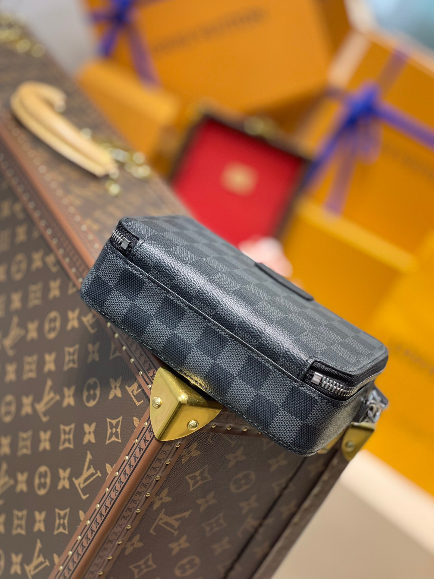 LV ALPHA WEARABLE WALLET N60418