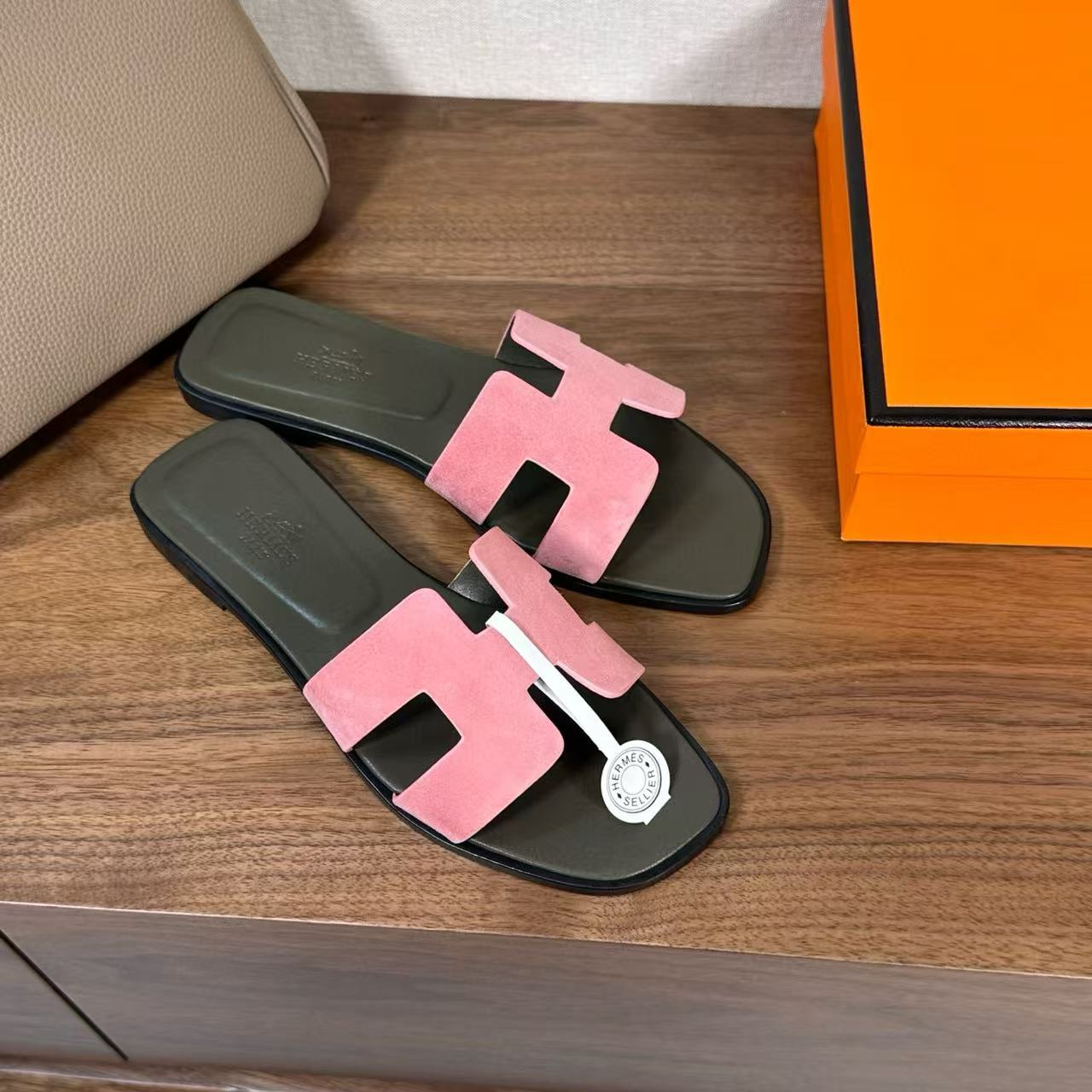 ua H**me5 oran sandal