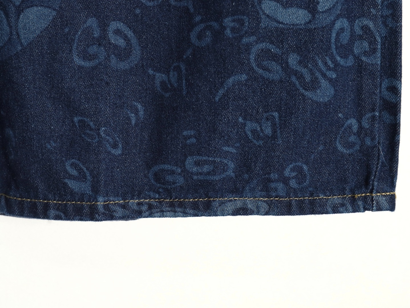 G*u*i shorts