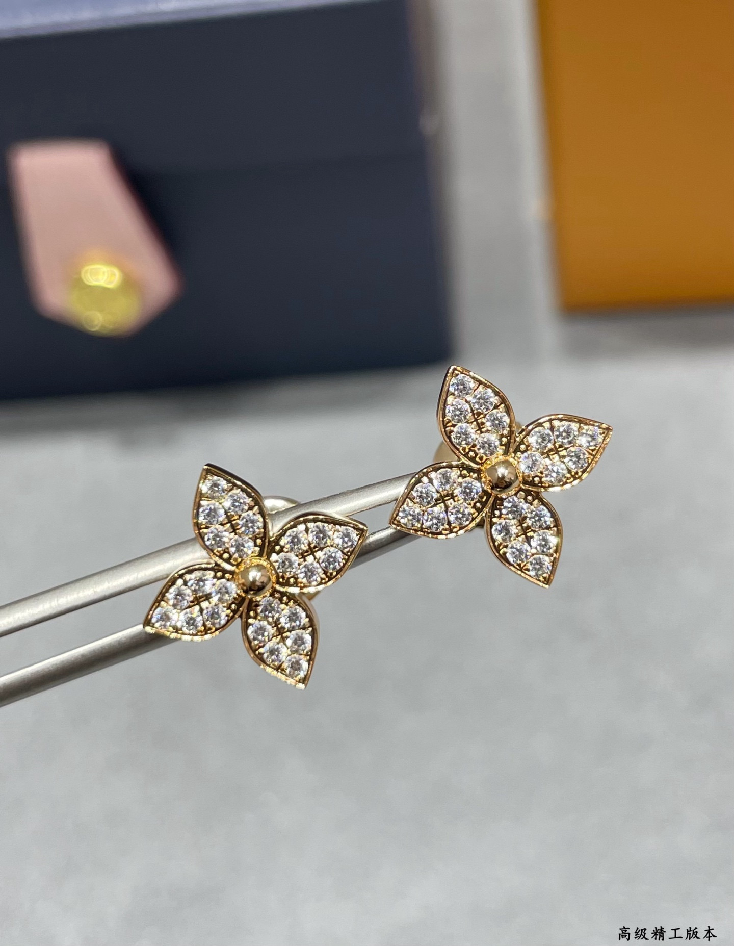 l0*is v*t0n single flower full Di*m*nd earrings
