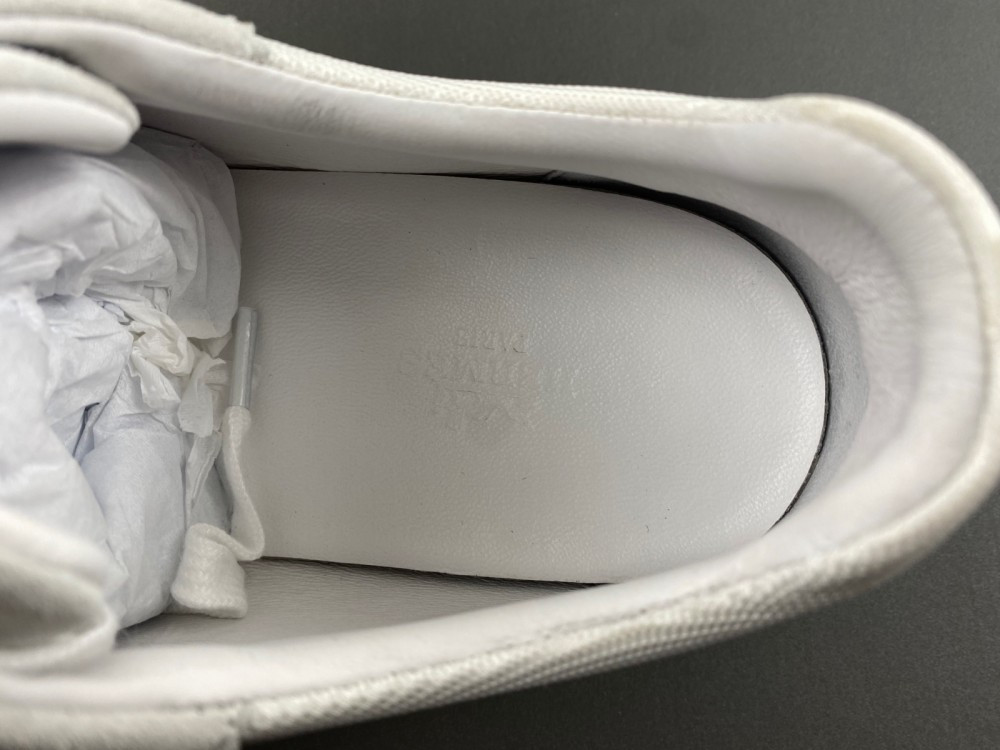 ua H**me5 bouncing sneaker