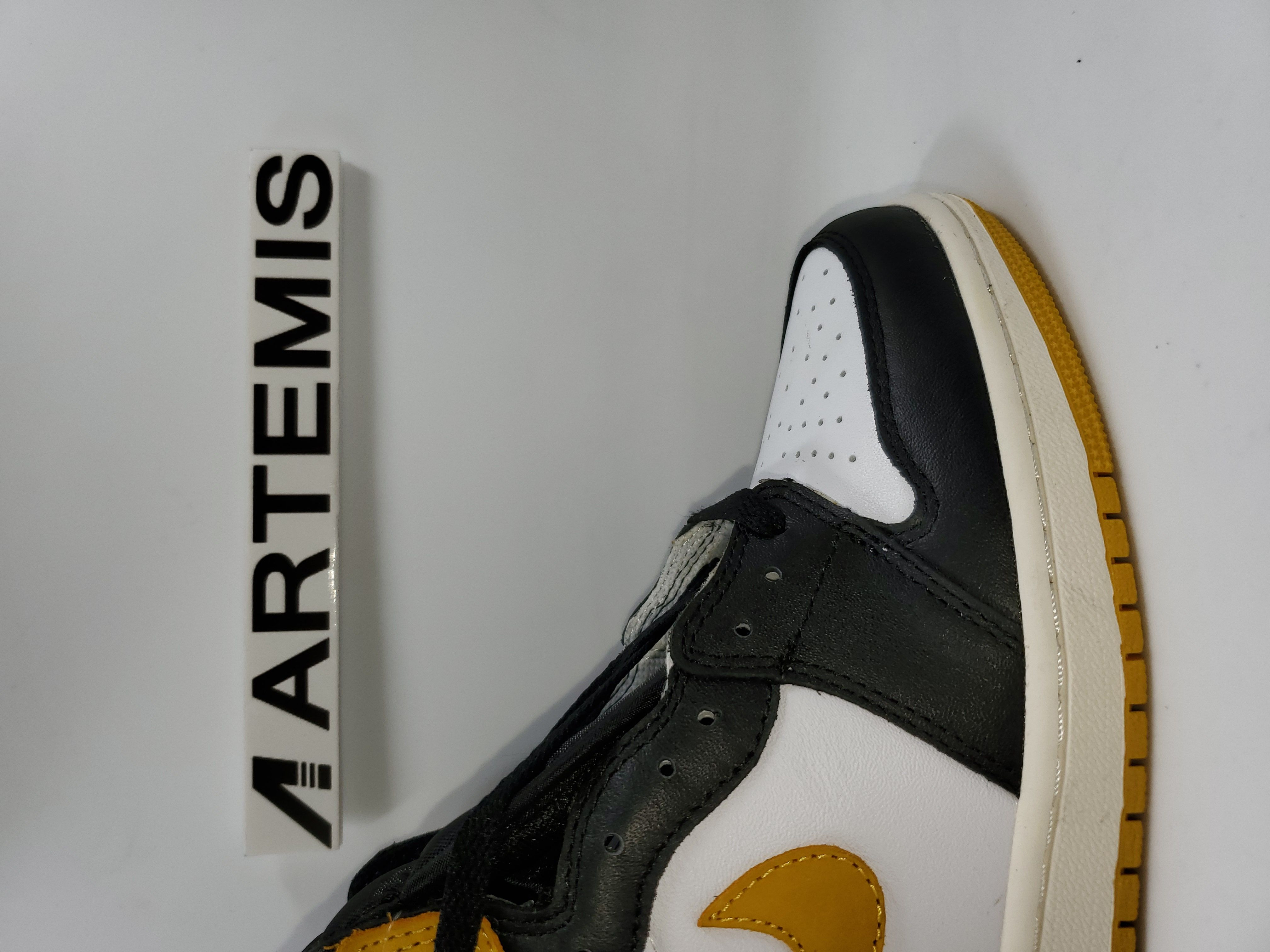 Air Jordan 1 Retro High Yellow Ochre