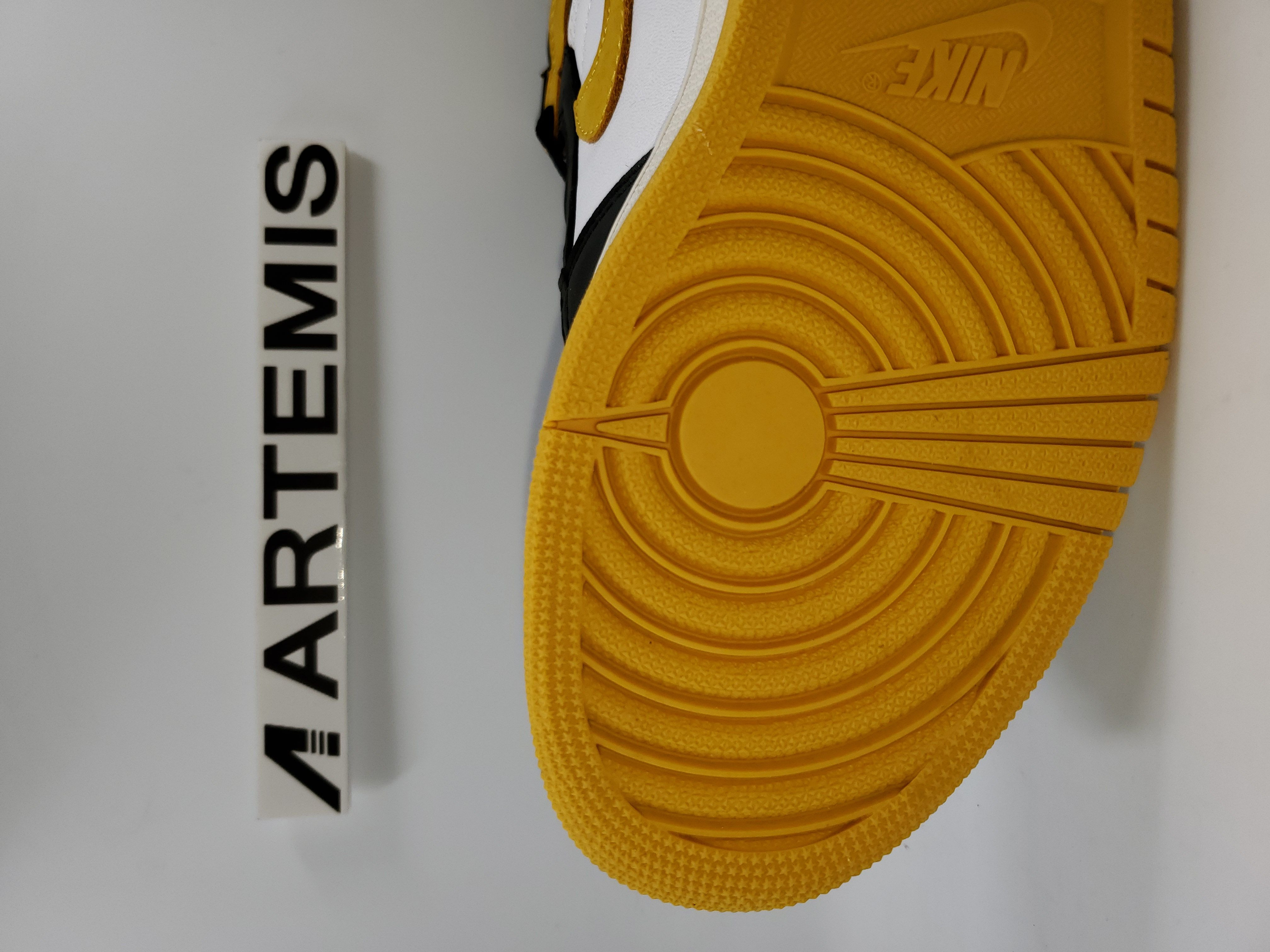 Air Jordan 1 Retro High Yellow Ochre