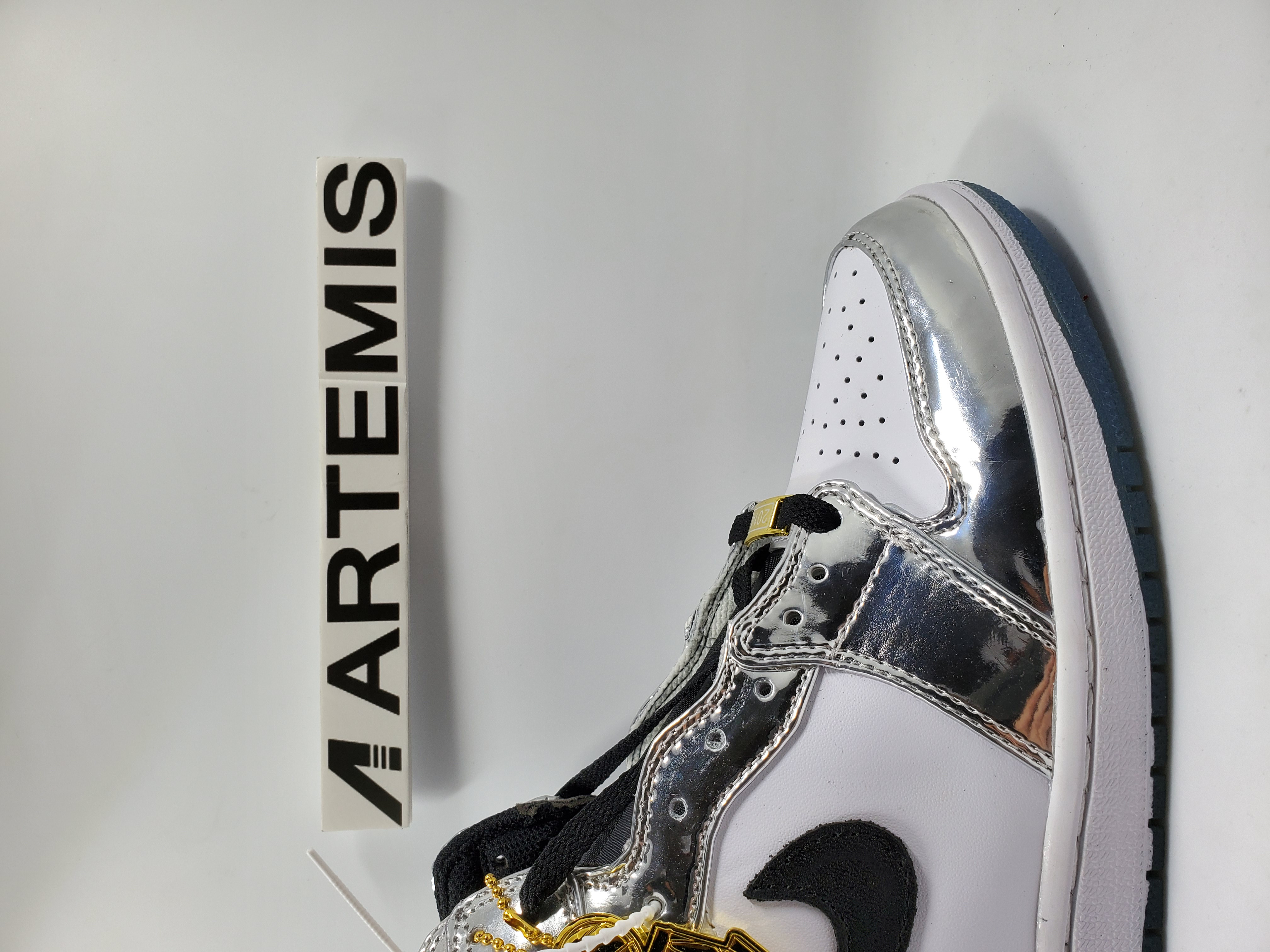 Air Jordan 1 Retro High Think 16 (Pass the Torch)