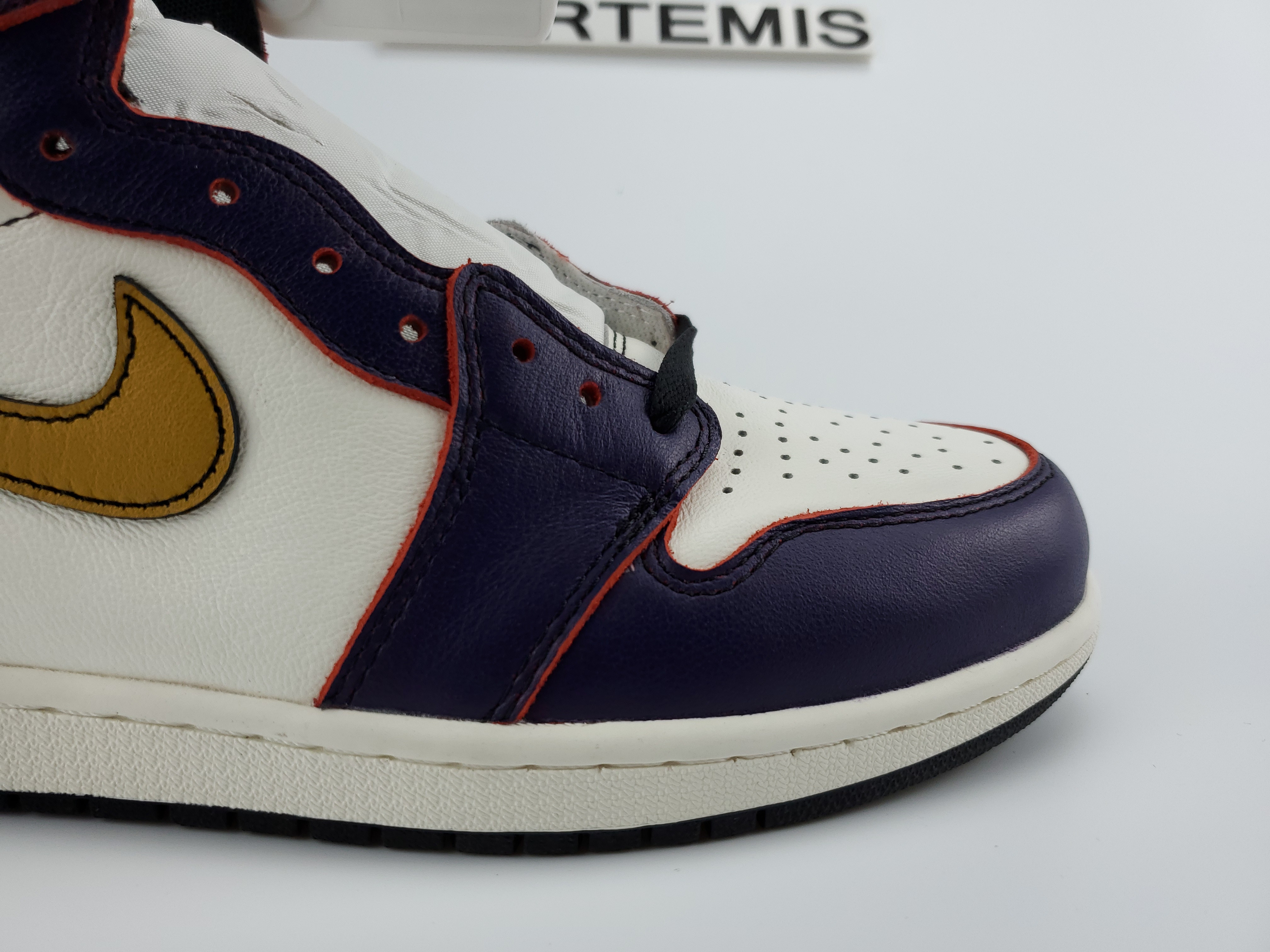 Air Jordan 1 Retro High OG Defiant SB LA to Chicago