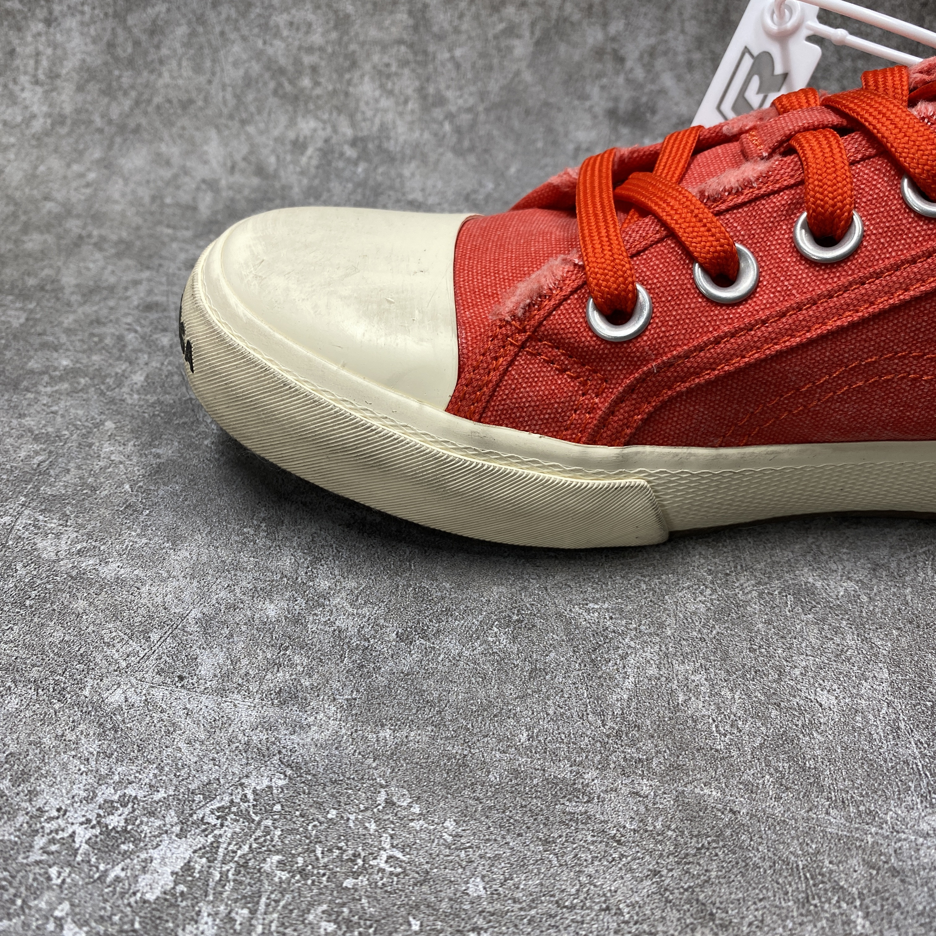 PARIS LOW TOP SNEAKER IN RED