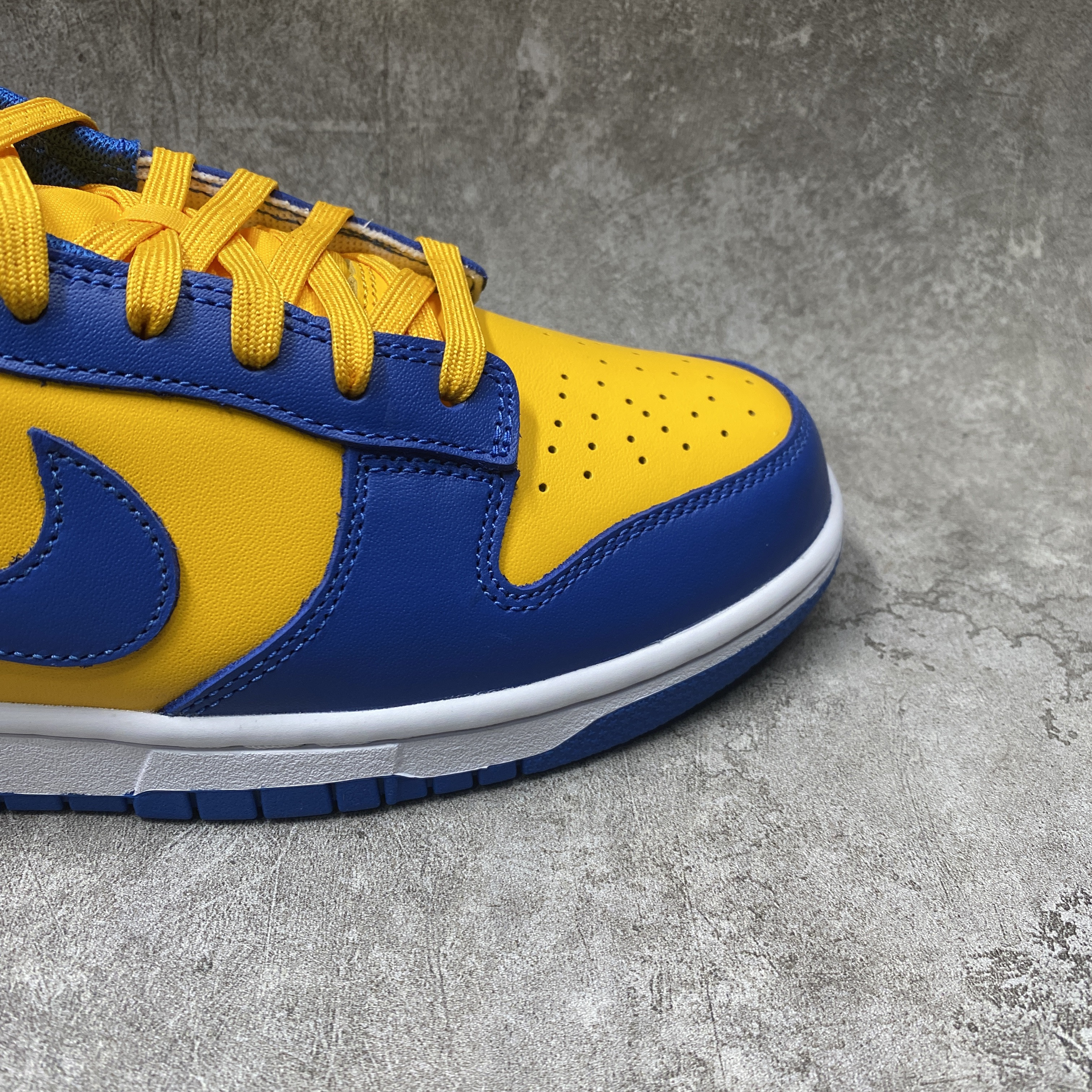 Nike Dunk Low UCLA