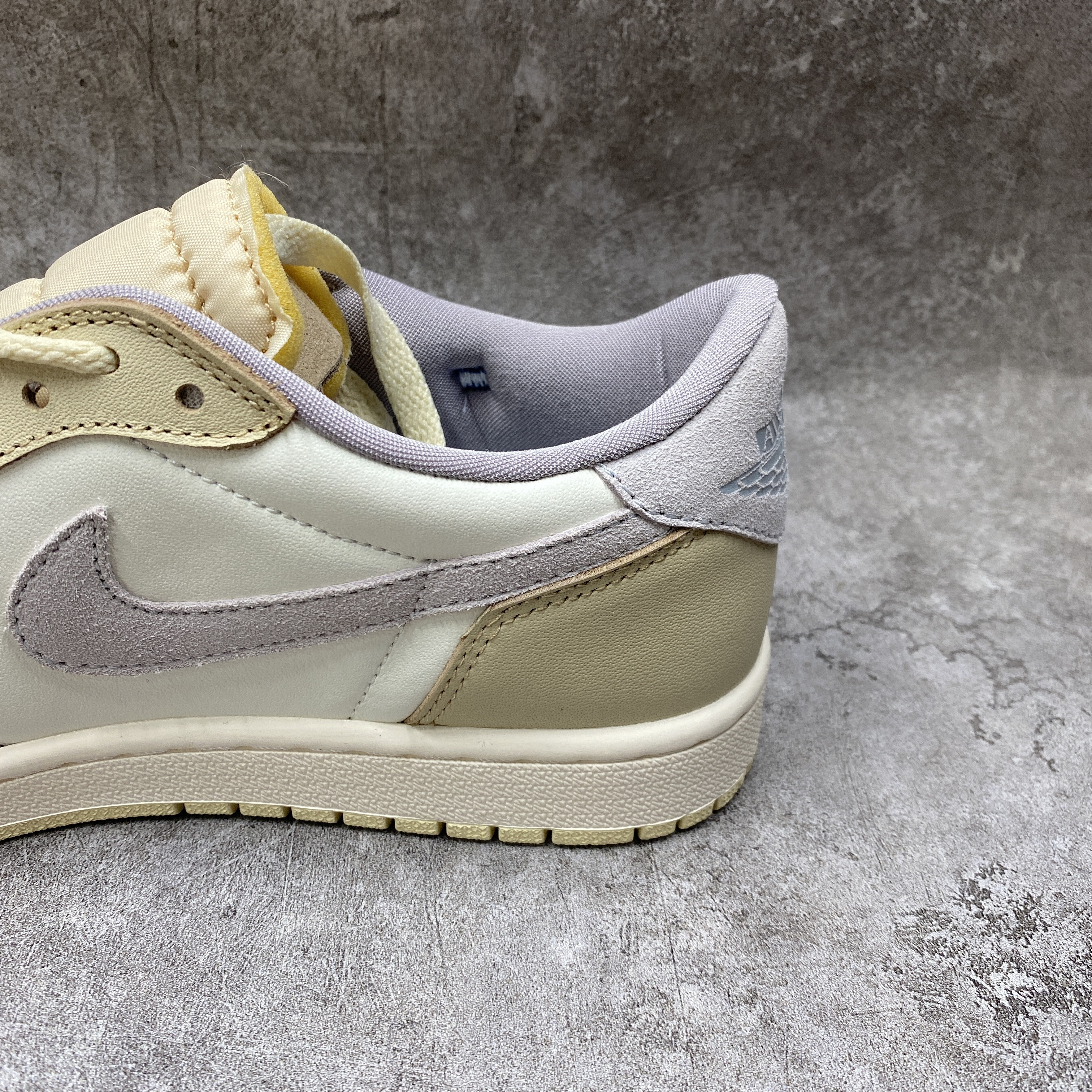 Off-White x Nike Air Jordan 1 Low