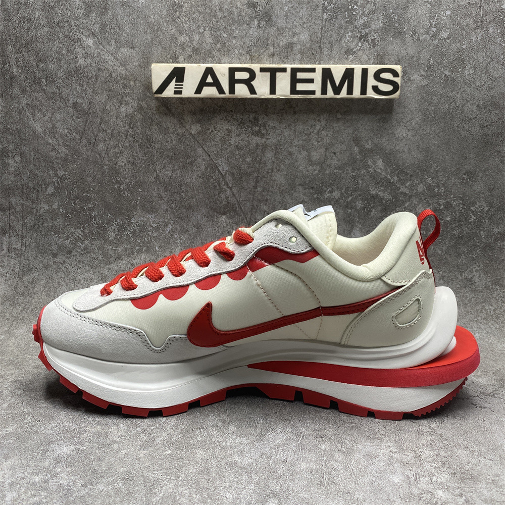 NIKE VAPORWAFFLE SACAI SAIL