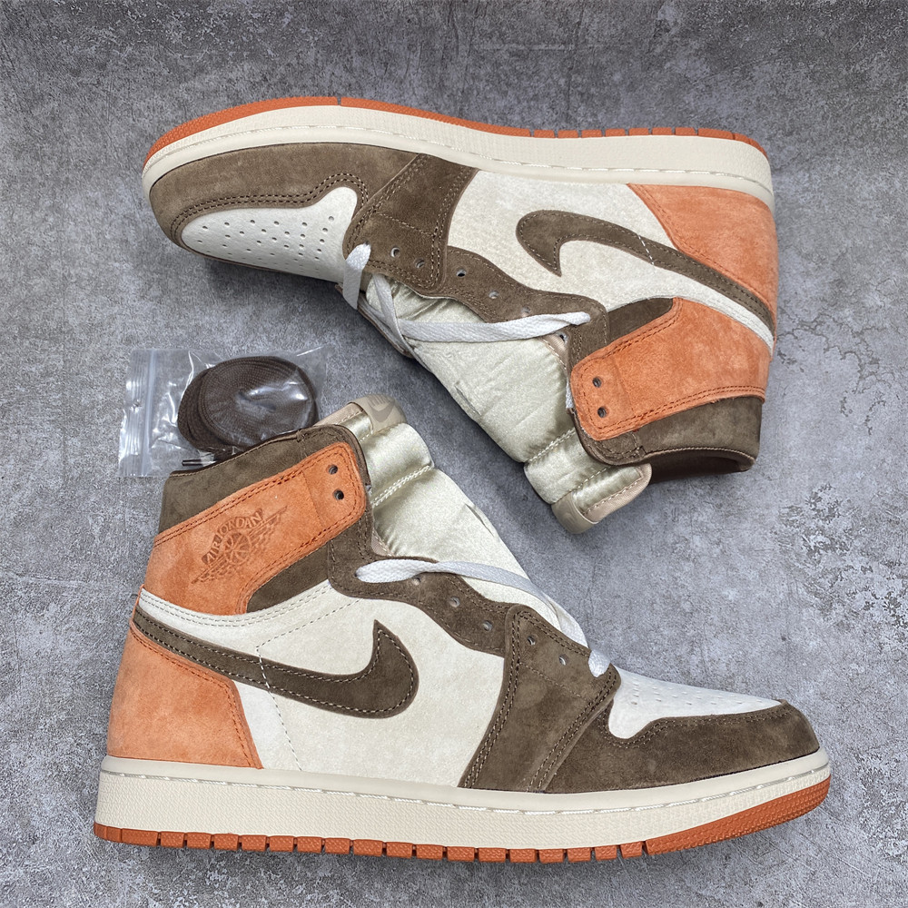 WMNS AIR JORDAN 1 RETRO HIGH OG 
