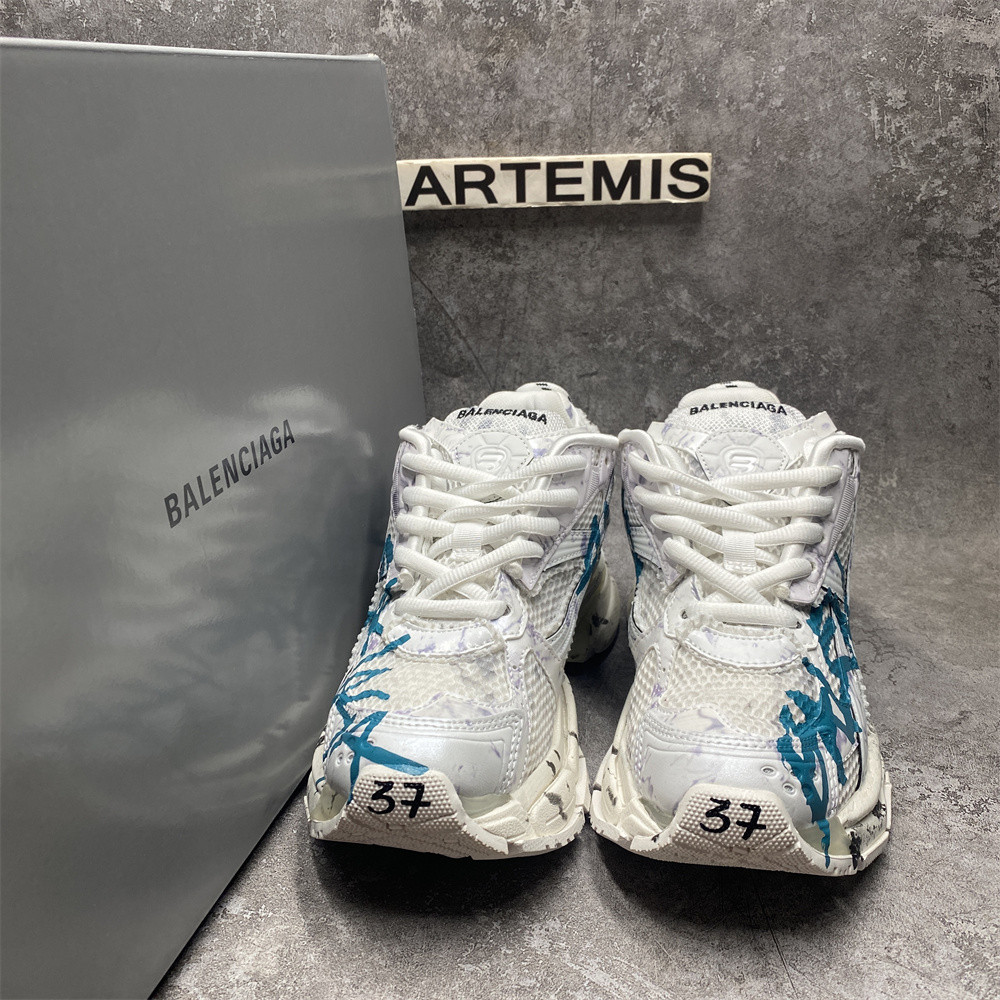 UA Runner Graffiti White Blue Runner Graffiti White Blue
