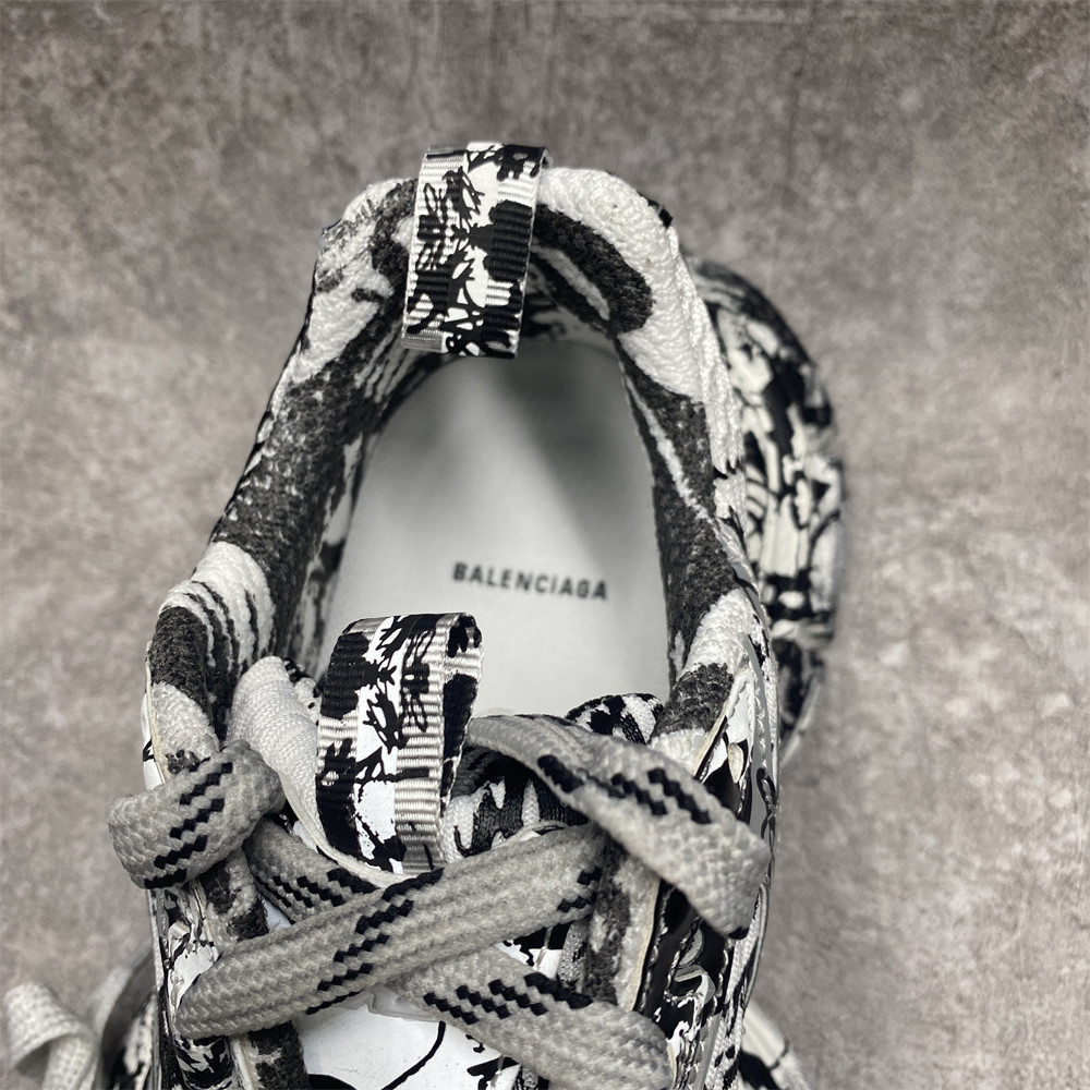 UA Balenciga 3XL Graffiti Sneaker