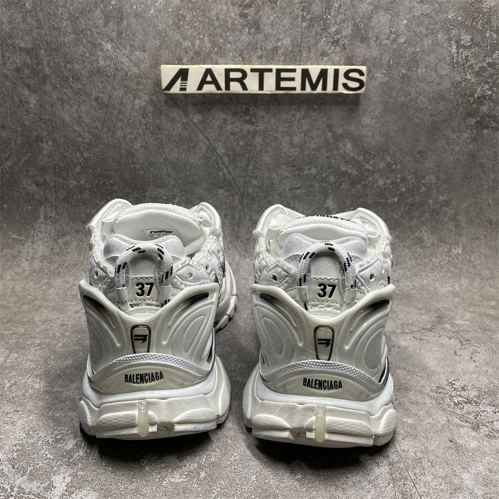 ua Ba*len*cia*ga runner sneaker