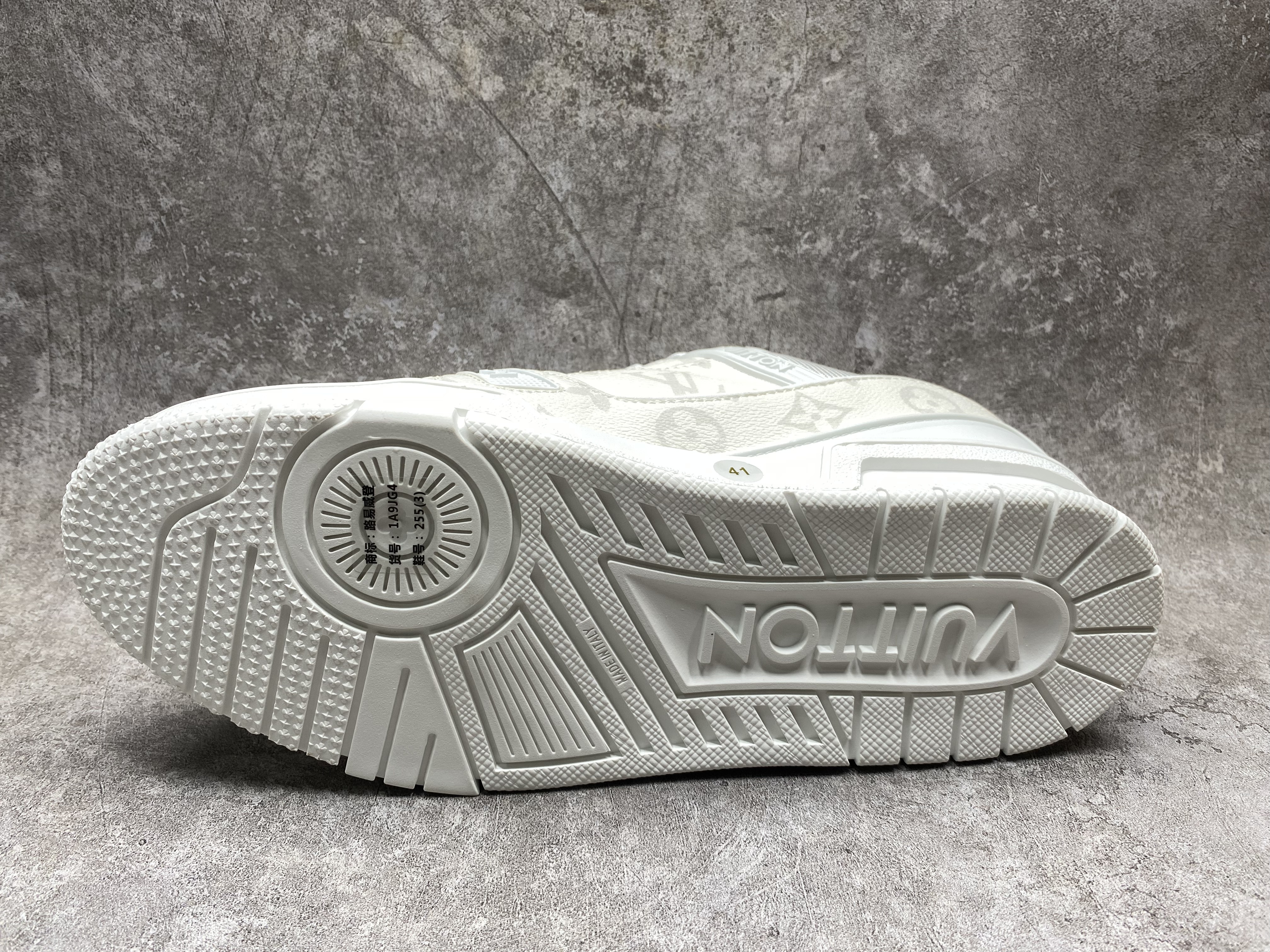UA LV Trainer Sneaker