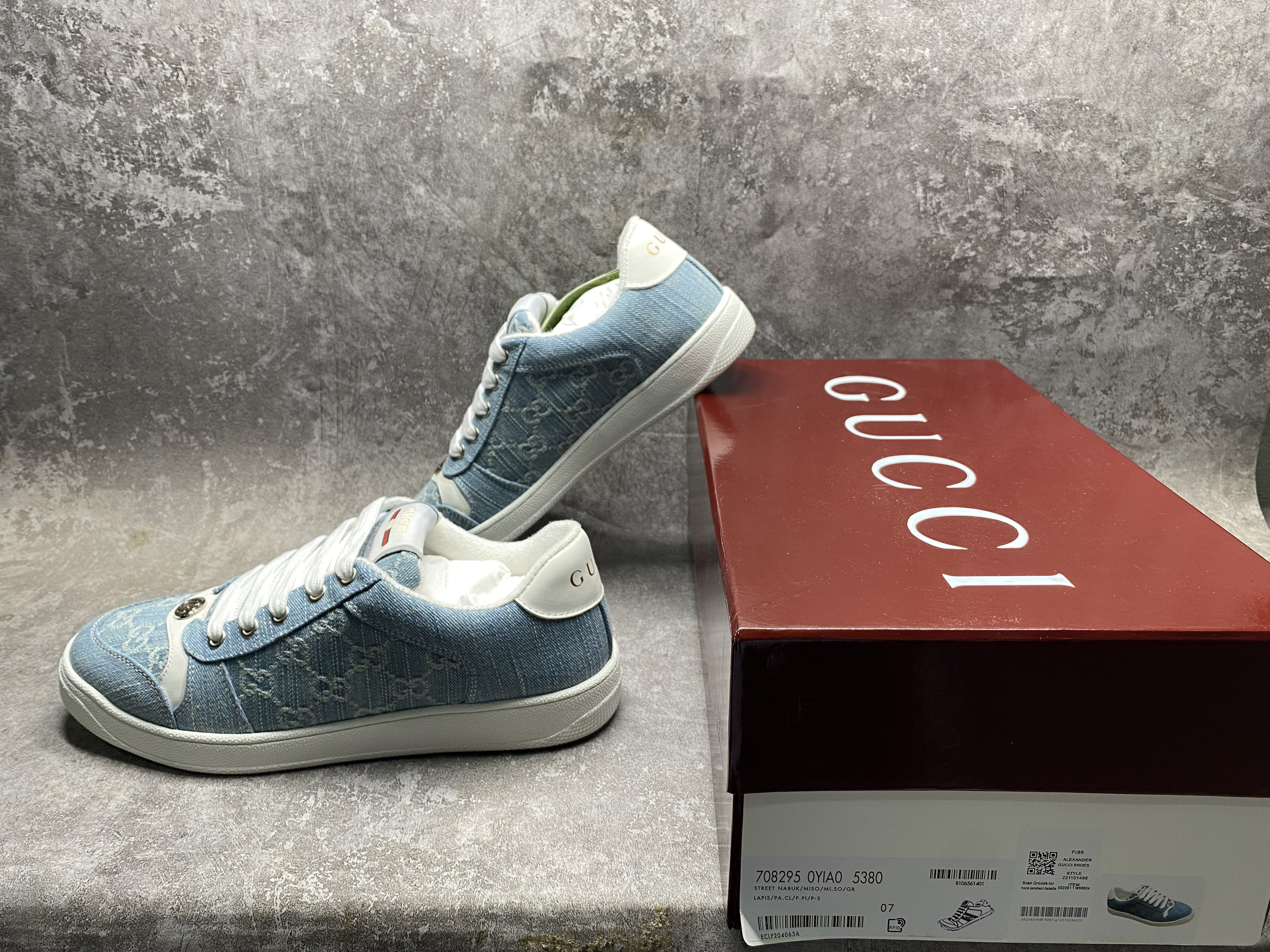 ua G*u*i sneakers