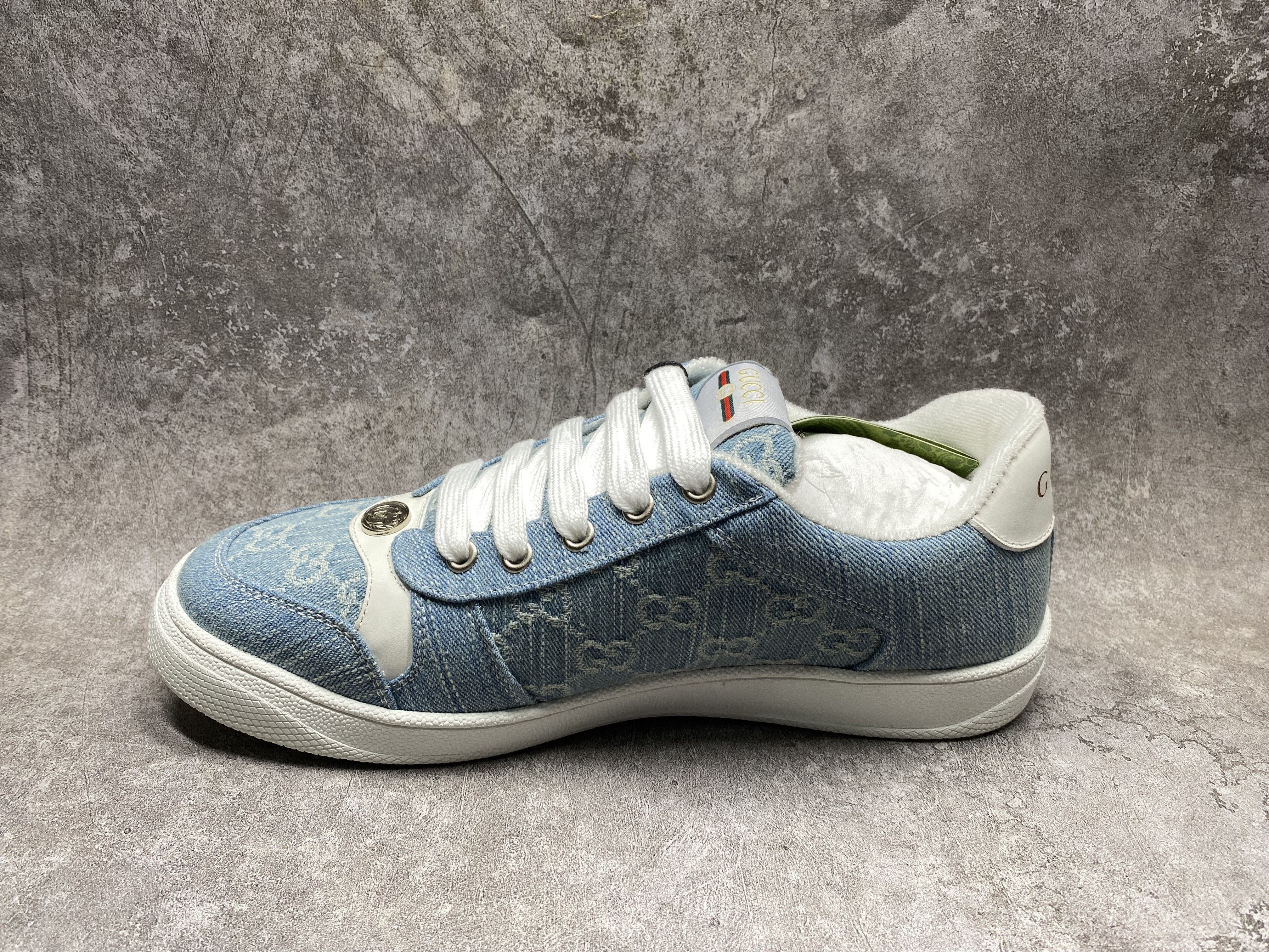 ua G*u*i sneakers