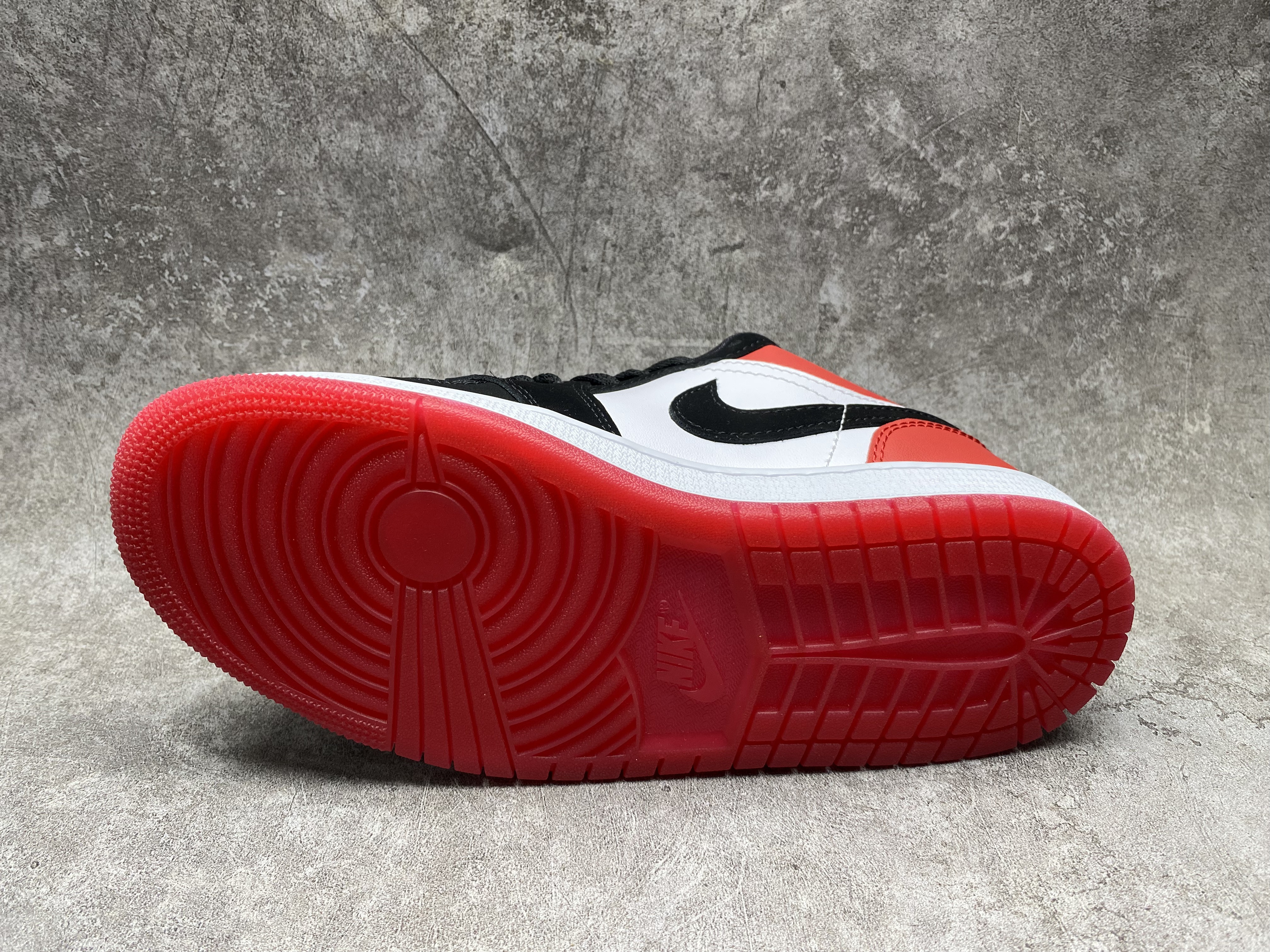 UA AIR JORDAN 1 LOW SE