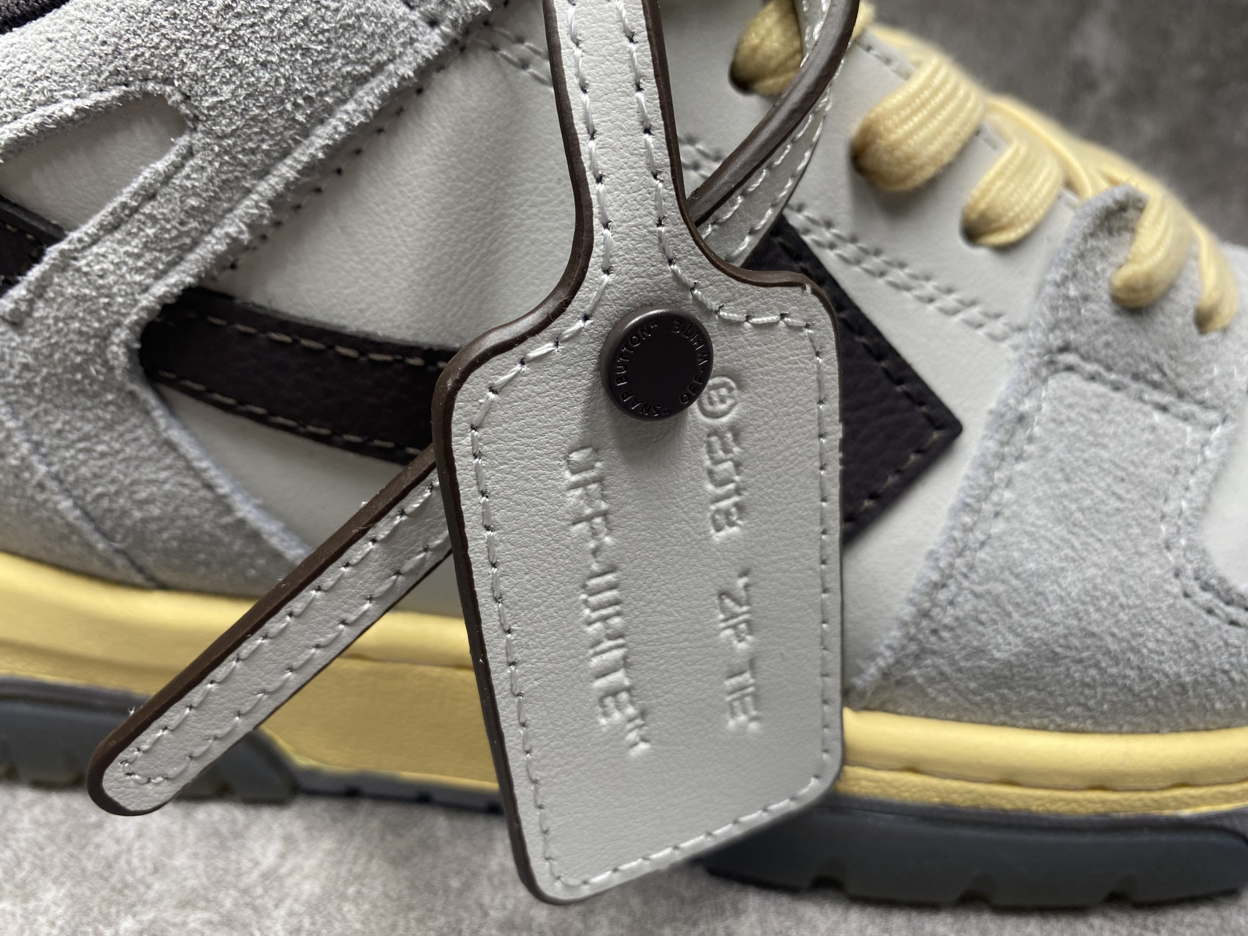 UA OFF-WHITE OUT OF OFFICE LOW