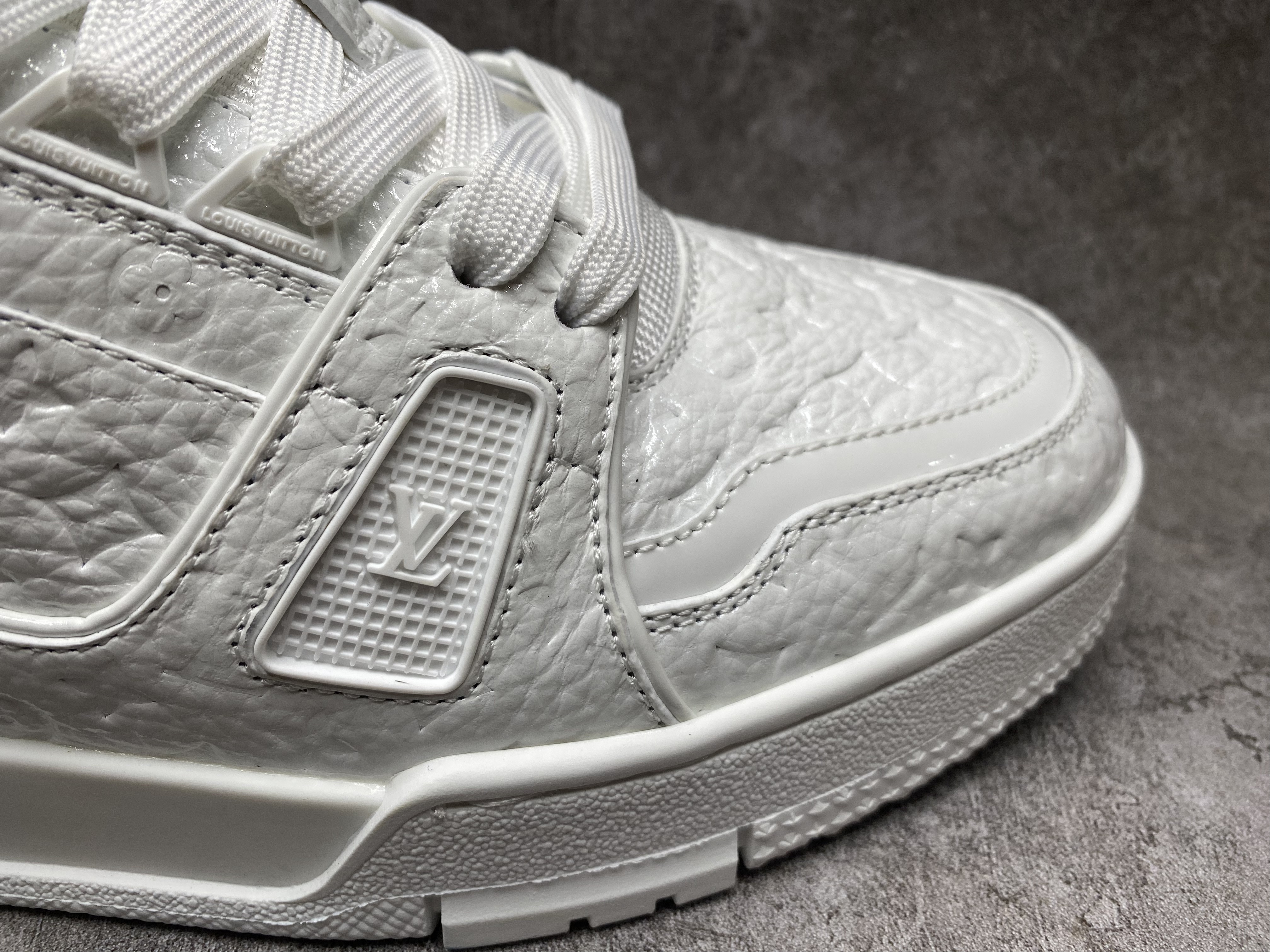 UA LV trainer Sneakers