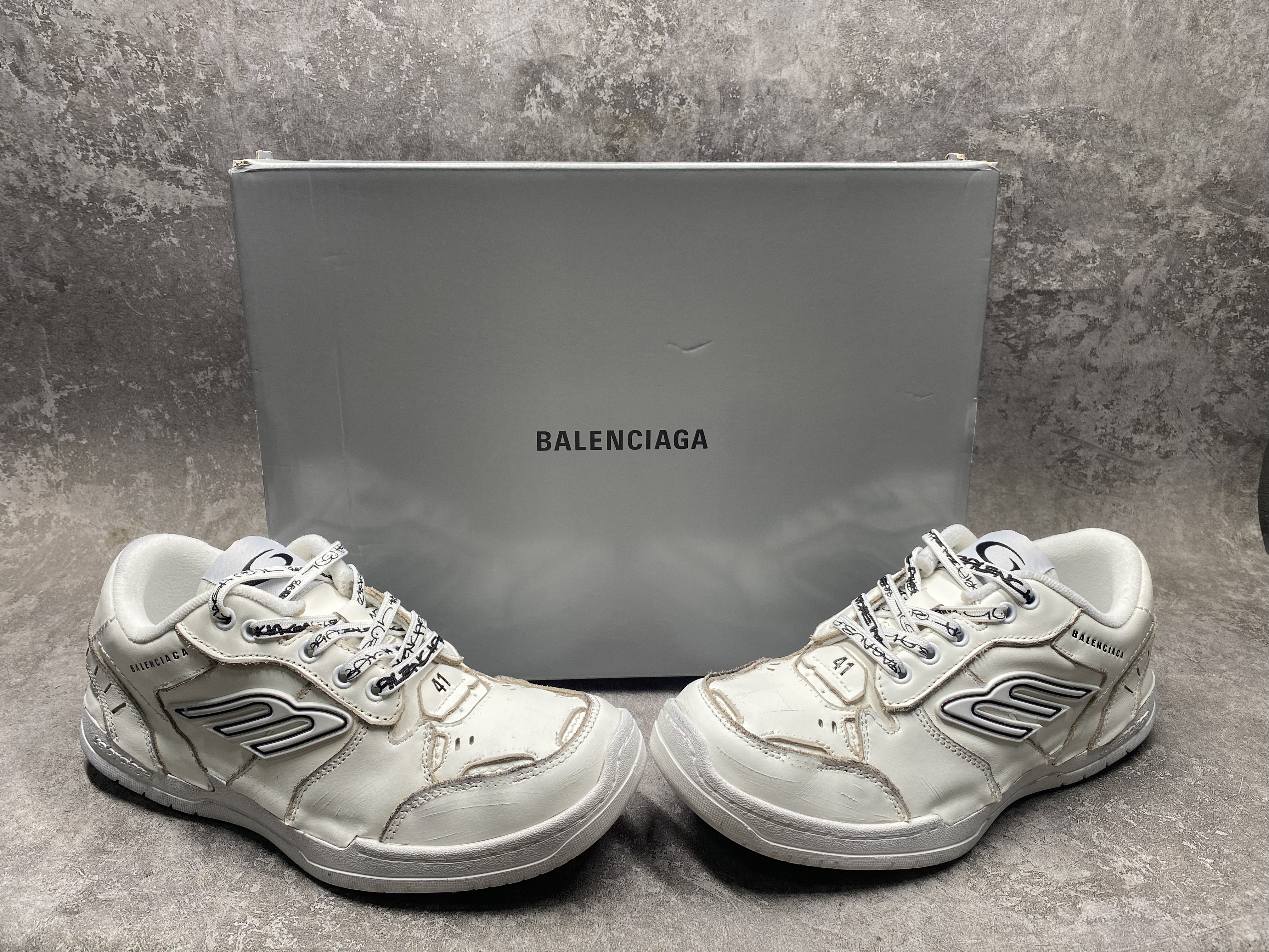 ua Ba*len*cia*ga hamptons medium worn-out sneaker in white(run one size large)