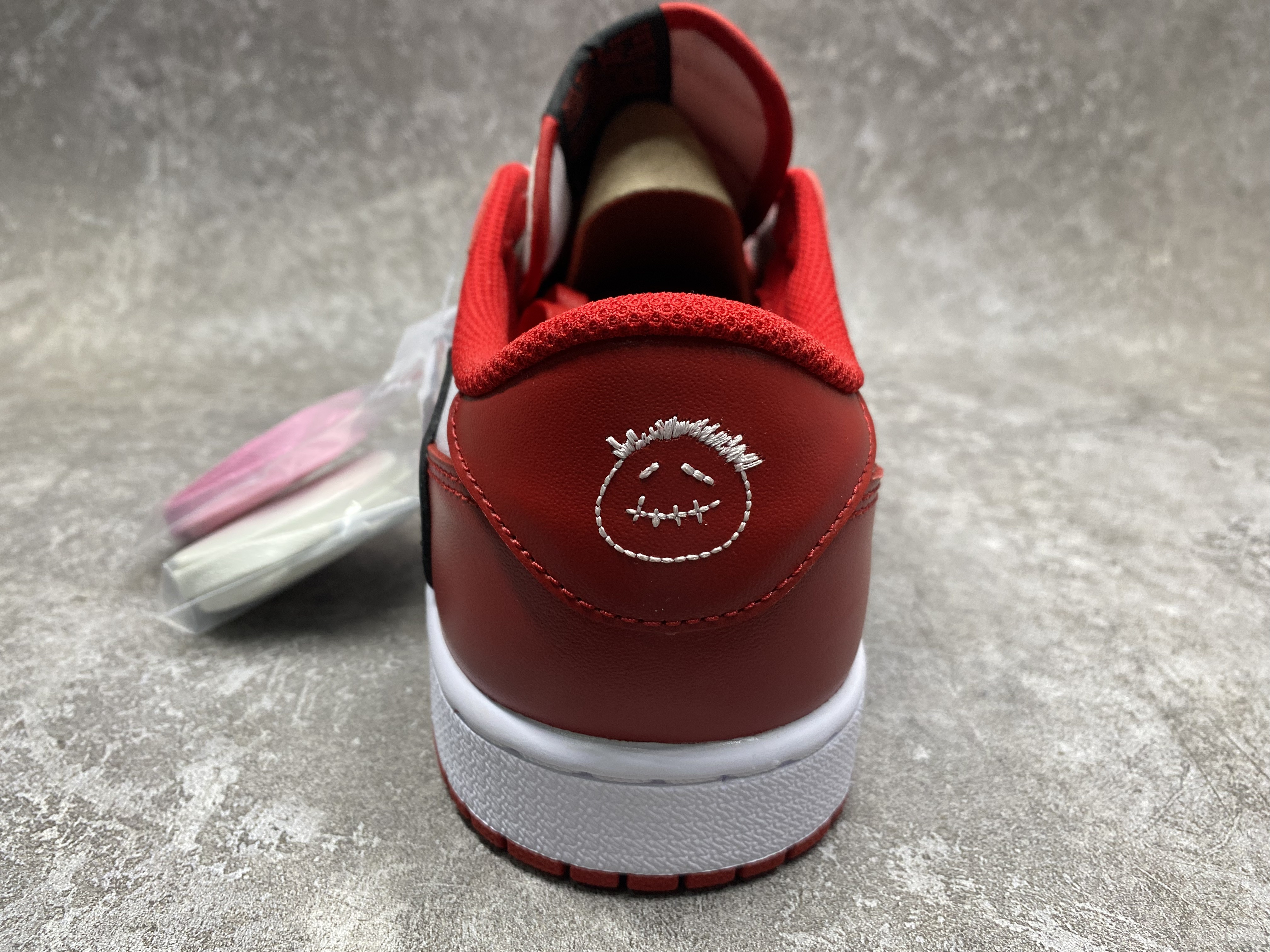 UA TRAVIS SCOTT X AIR JORDAN 1 LOW OG RED