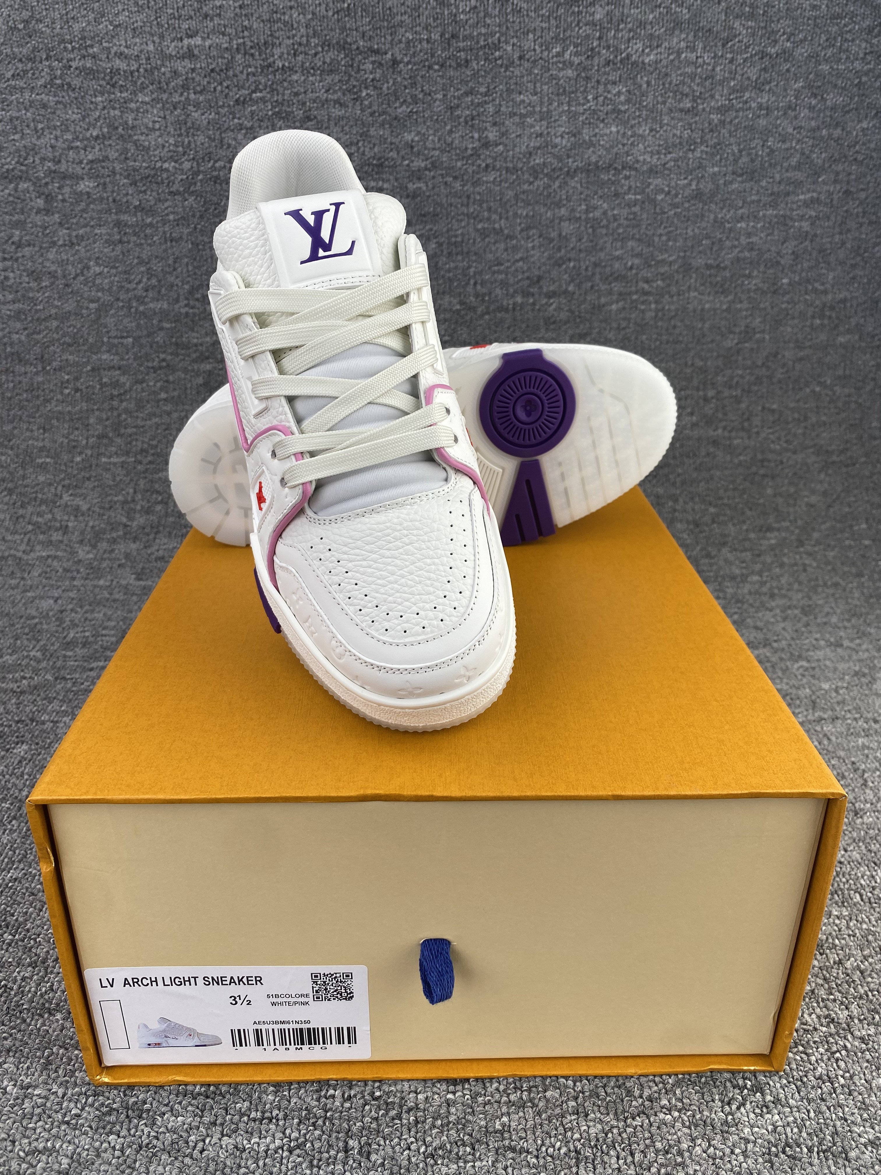 UA LV trainer Sneakers