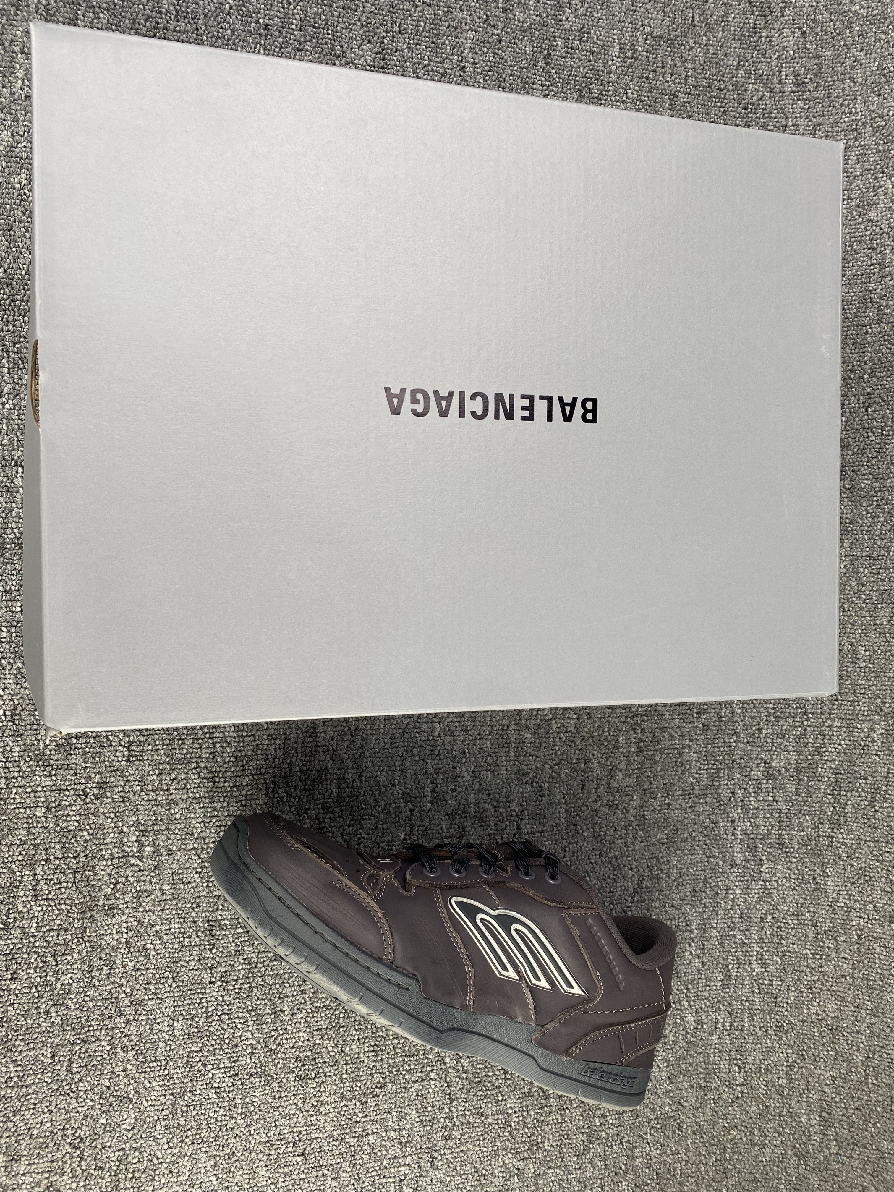 ua Ba*len*cia*ga hamptons worn-out sneaker (run one size large)