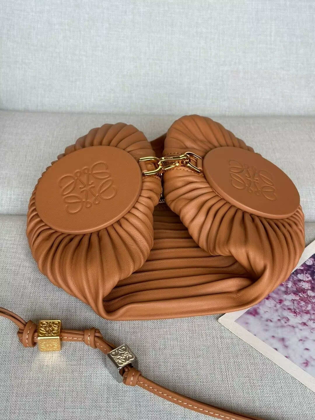 L0ew* bracelet pouch in pleated nappa 25x10x10cm