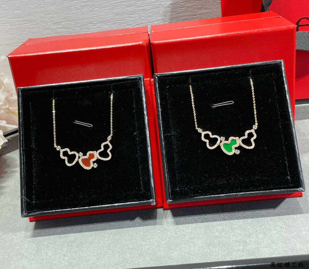 Qeelin Triple Gourd Necklace