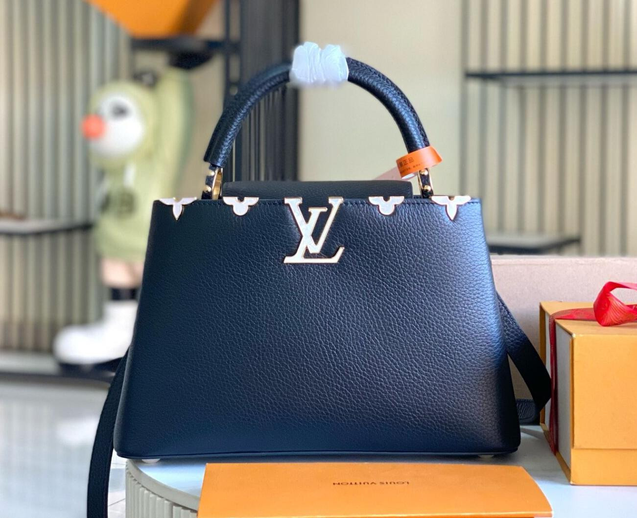 LV Capucines Medium M23263 30x20x11cm