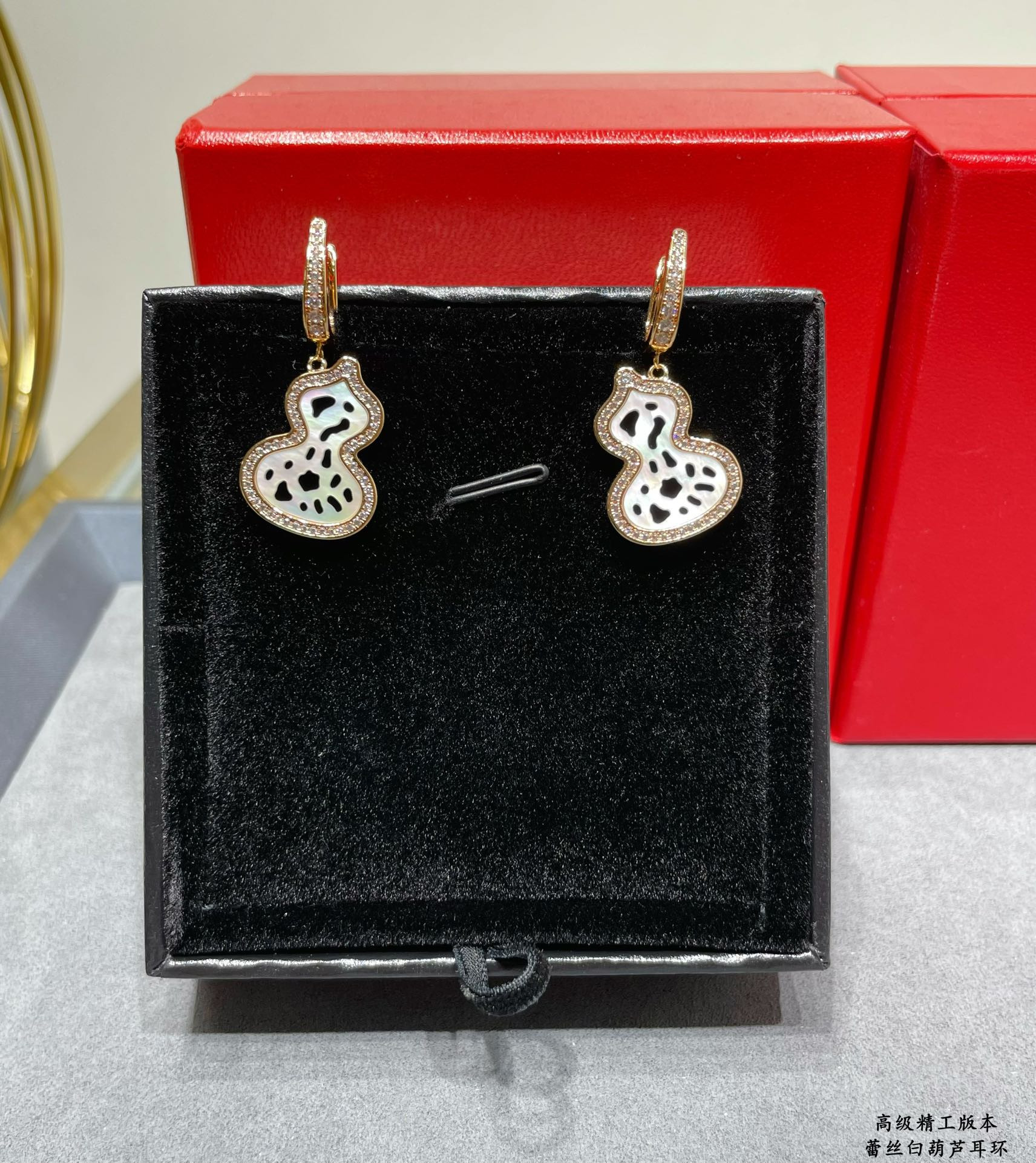 Qeelin Lace Gourd Earrings