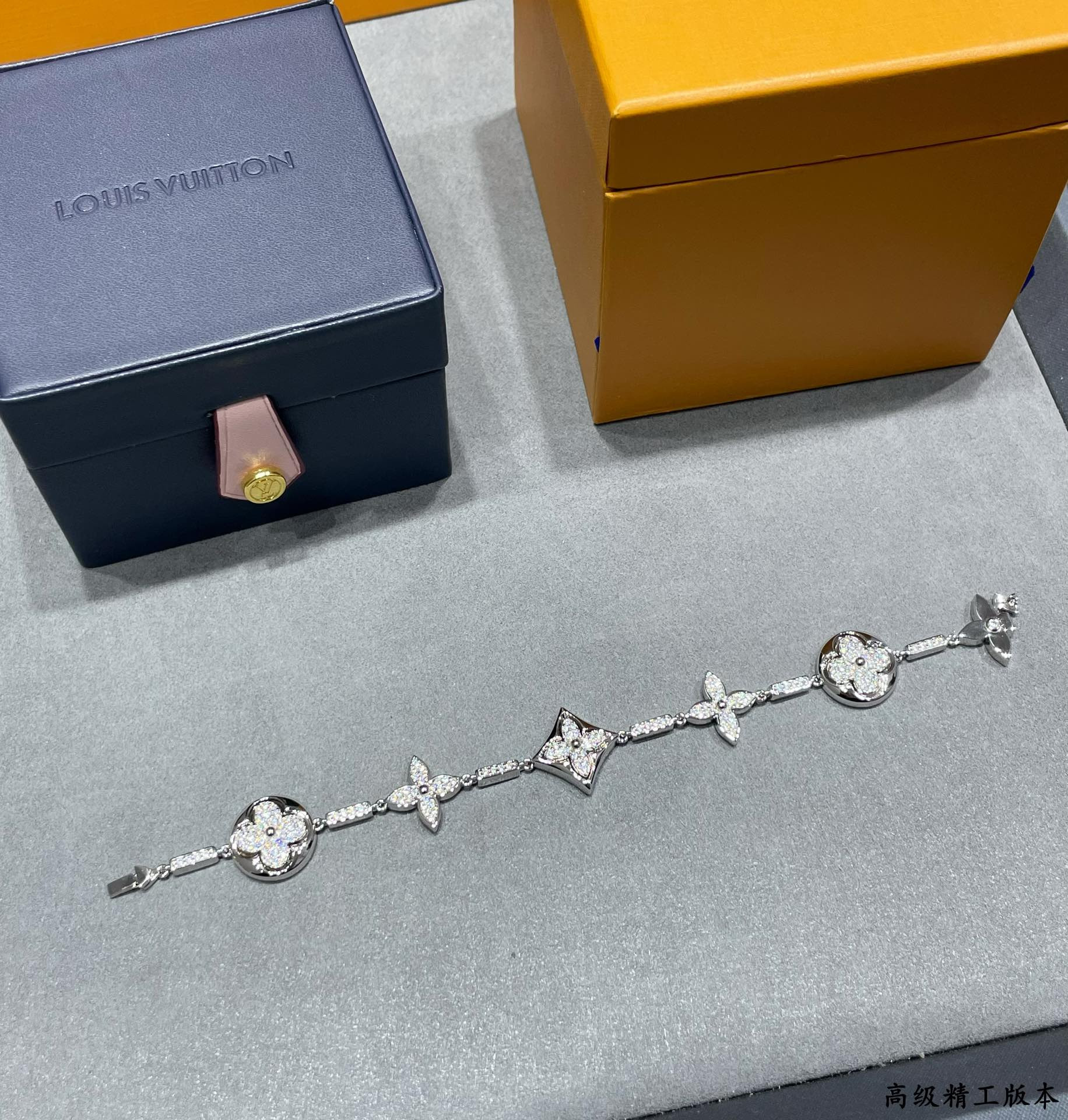 l0*is vuitto large six-flower full Di*m*nd bracelet