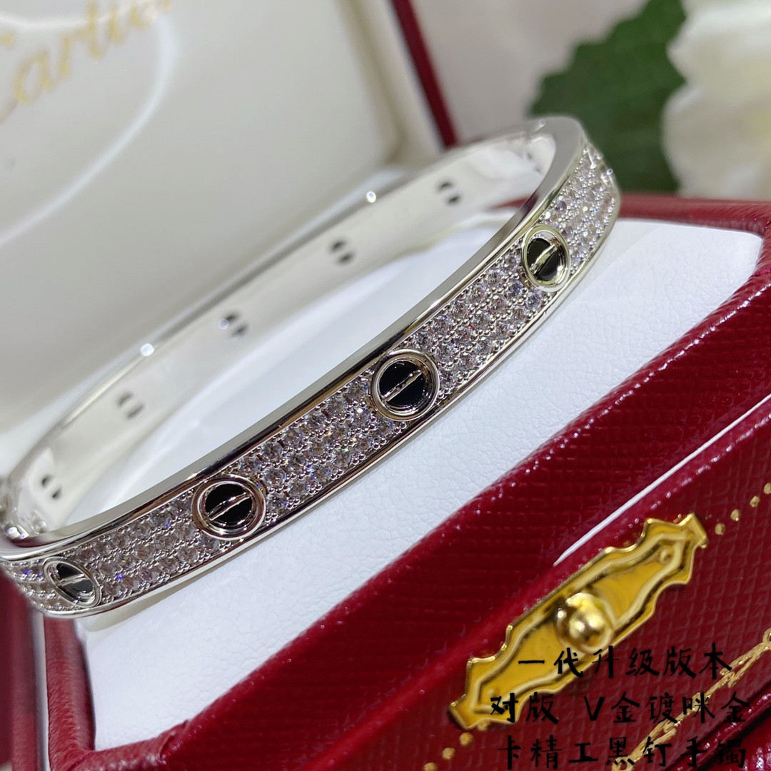 Ca*t*er black nail star bracelet