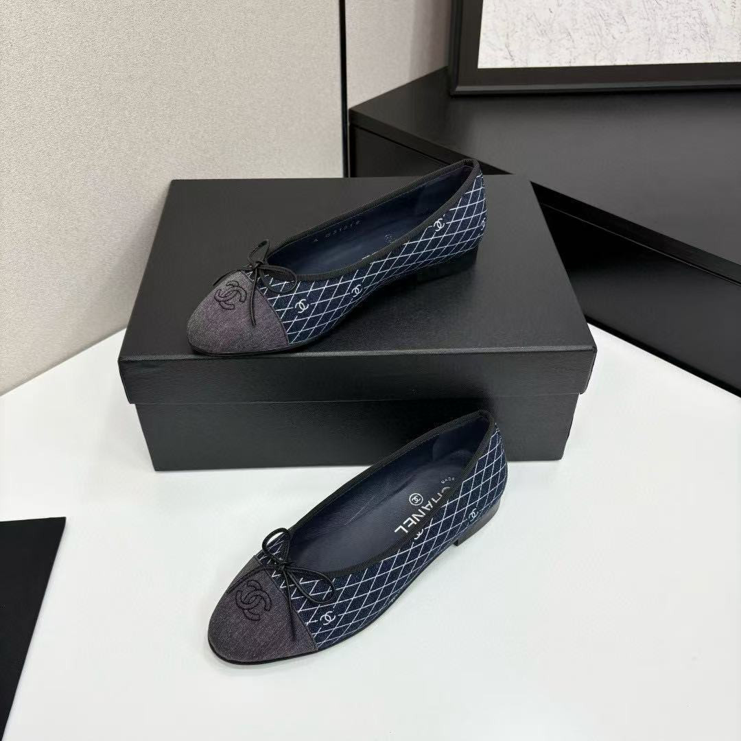 ua Ch*el ballet flats