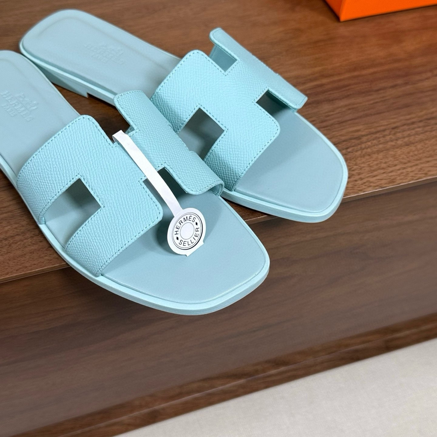 ua H**me5 oran sandal