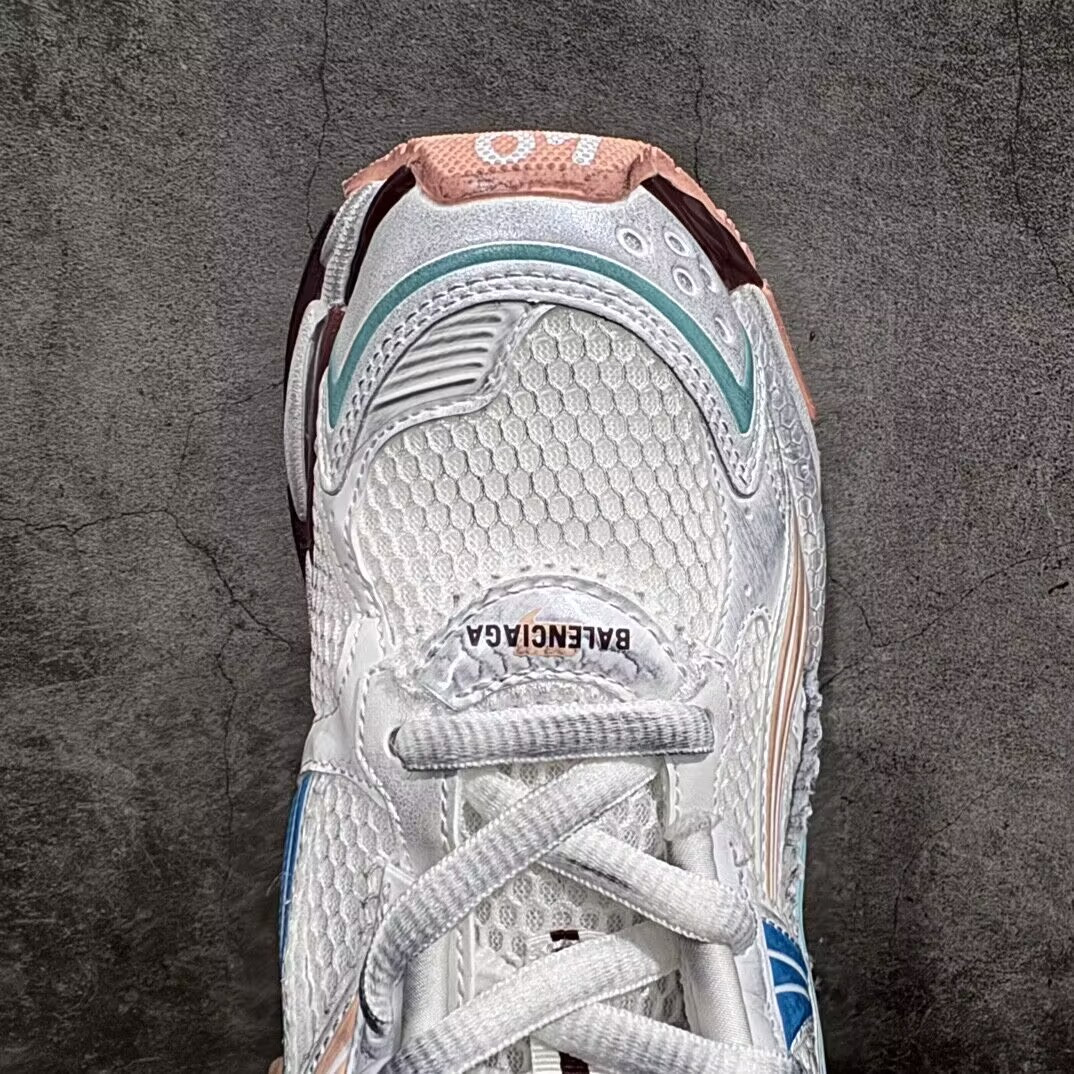 ua Ba*len*cia*ga runner sneaker