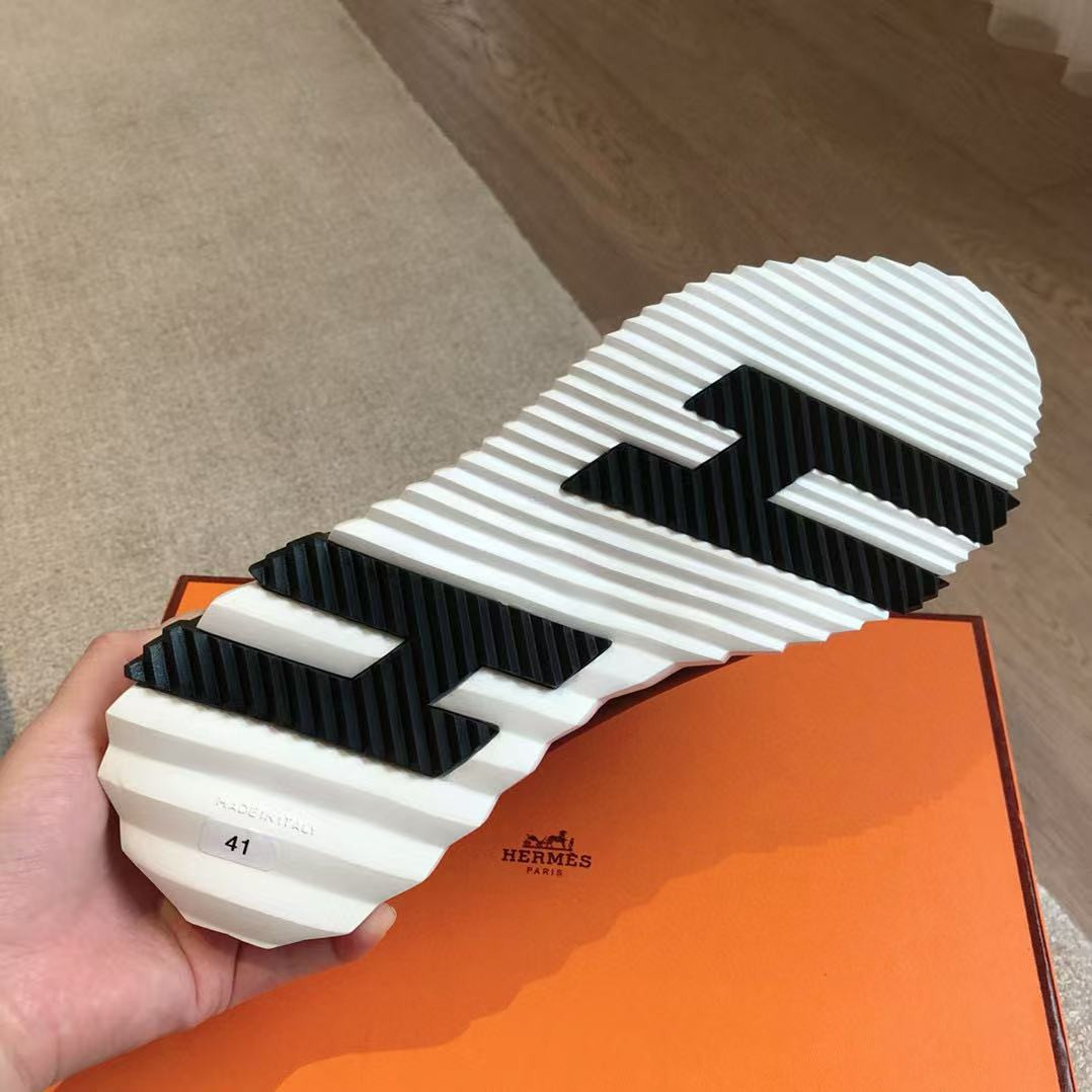 ua H**me5 bouncing sneaker
